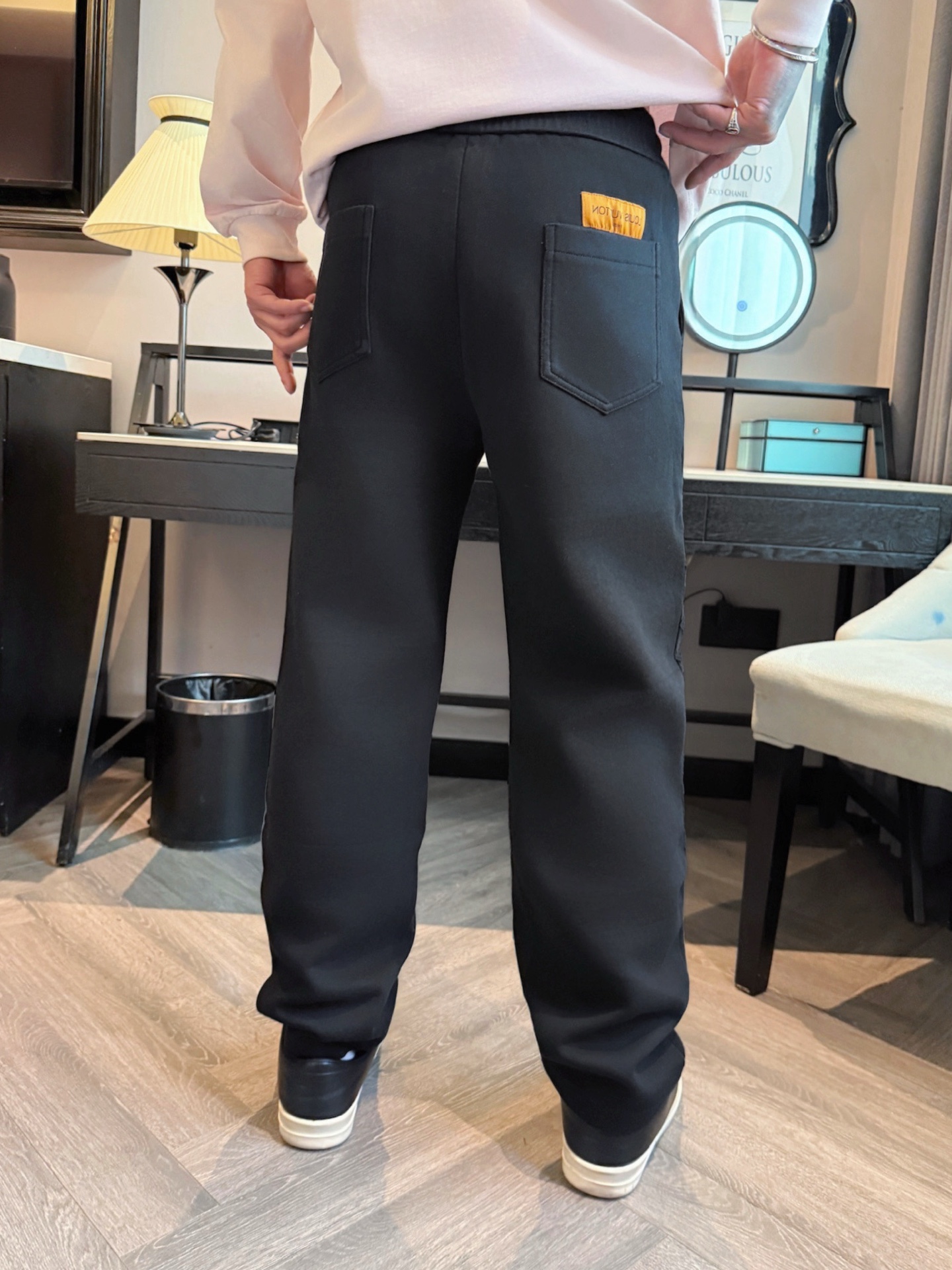 LV 顶级货品🐮 🆕2025秋冬新款休闲裤！官网同步发售。品牌经典LOGO休闲裤 ，定制面料，舒适度极好