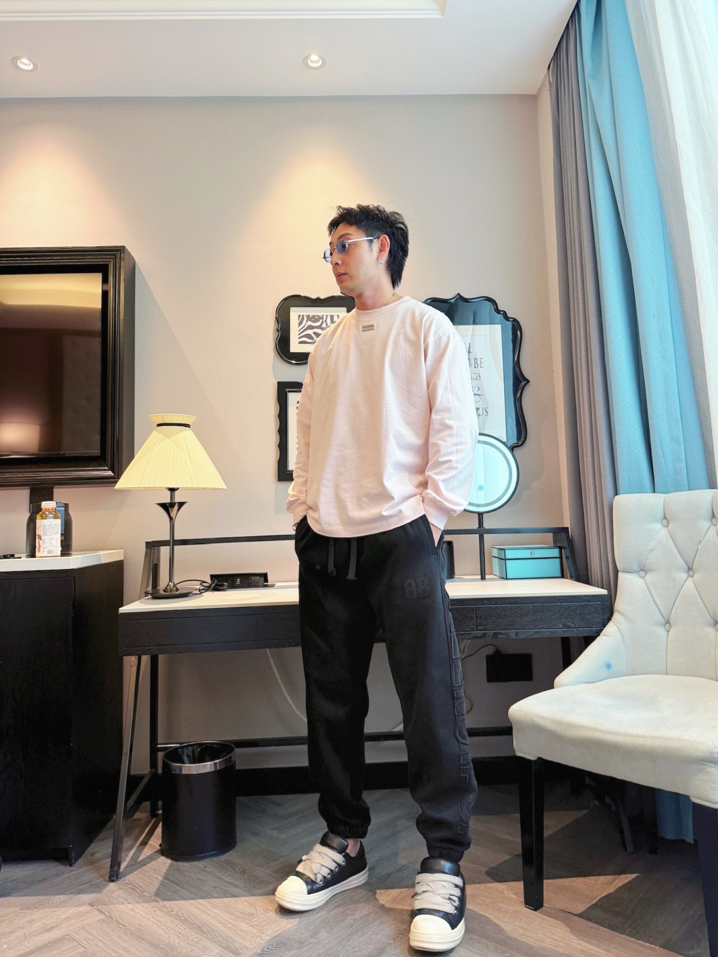 巴黎世家 顶级货品🐮 🆕2025秋冬新款休闲裤！官网同步发售。品牌经典LOGO休闲裤 ，定制面料，舒适度