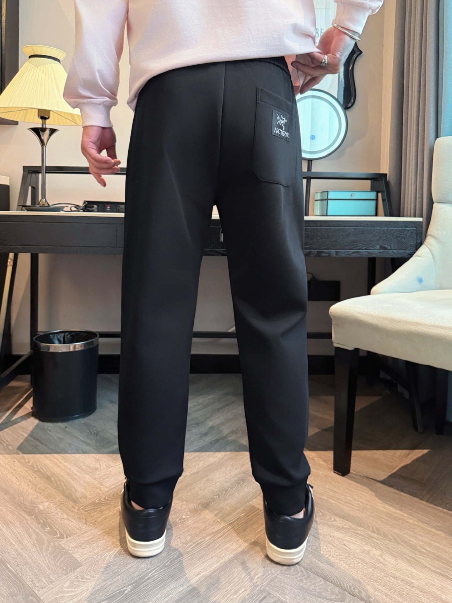 始祖鸟 顶级货品🐮 🆕2025秋冬新款休闲裤！官网同步发售。品牌经典LOGO休闲裤 ，定制面料，舒适度极