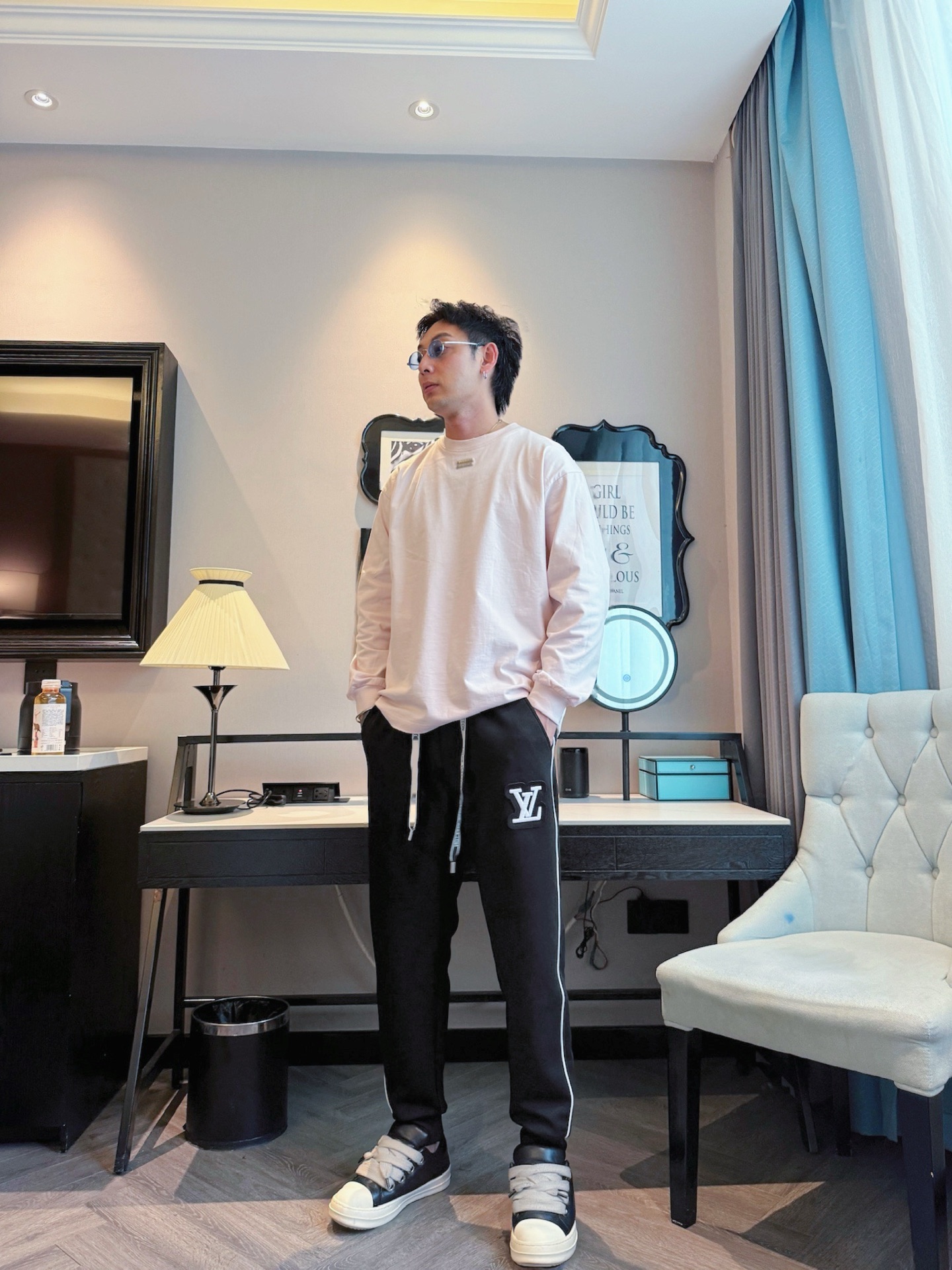 LV 顶级货品🐮 🆕2025秋冬新款休闲裤！官网同步发售。品牌经典LOGO休闲裤 ，定制面料，舒适度极好