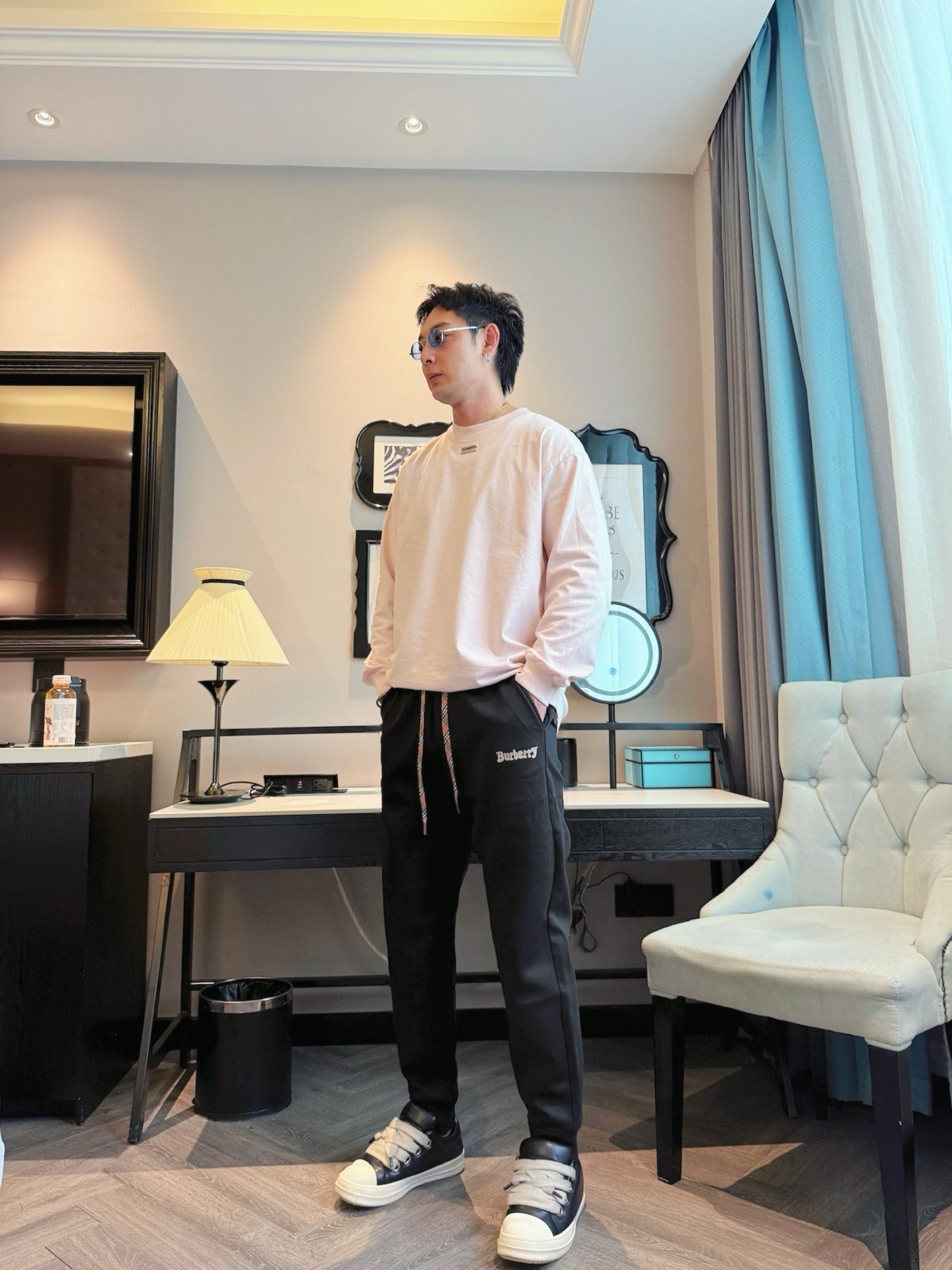 巴宝莉 顶级货品🐮 🆕2025秋冬新款休闲裤！官网同步发售。品牌经典LOGO休闲裤 ，定制面料，舒适度极