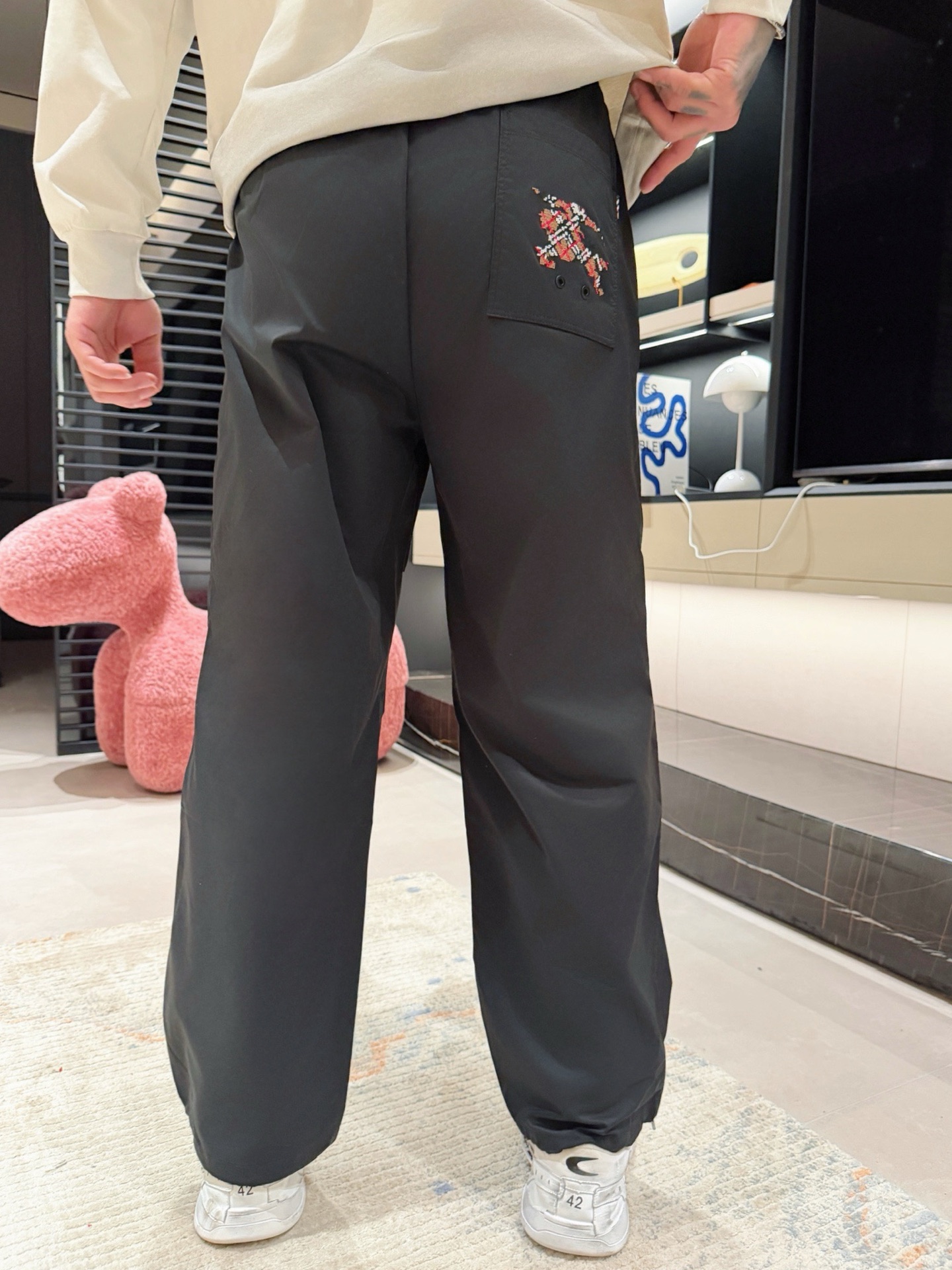 巴宝莉 顶级货品🐮 🆕2026春夏新款休闲裤！官网同步发售。品牌经典LOGO休闲裤 ，定制面料，舒适度极