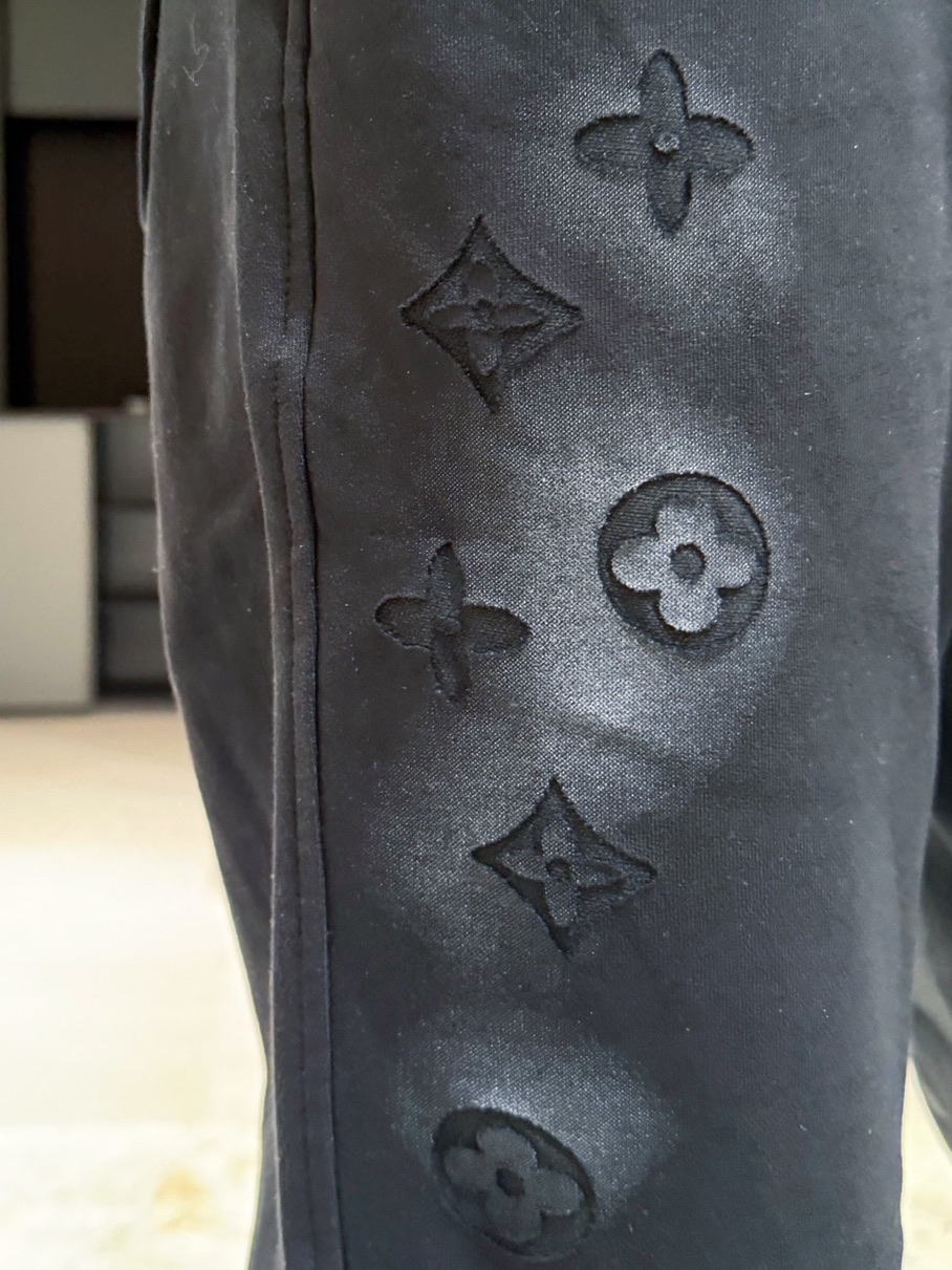 LV 顶级货品🐮 🆕2026春夏新款休闲裤！官网同步发售。品牌经典LOGO休闲裤 ，定制面料，舒适度极好