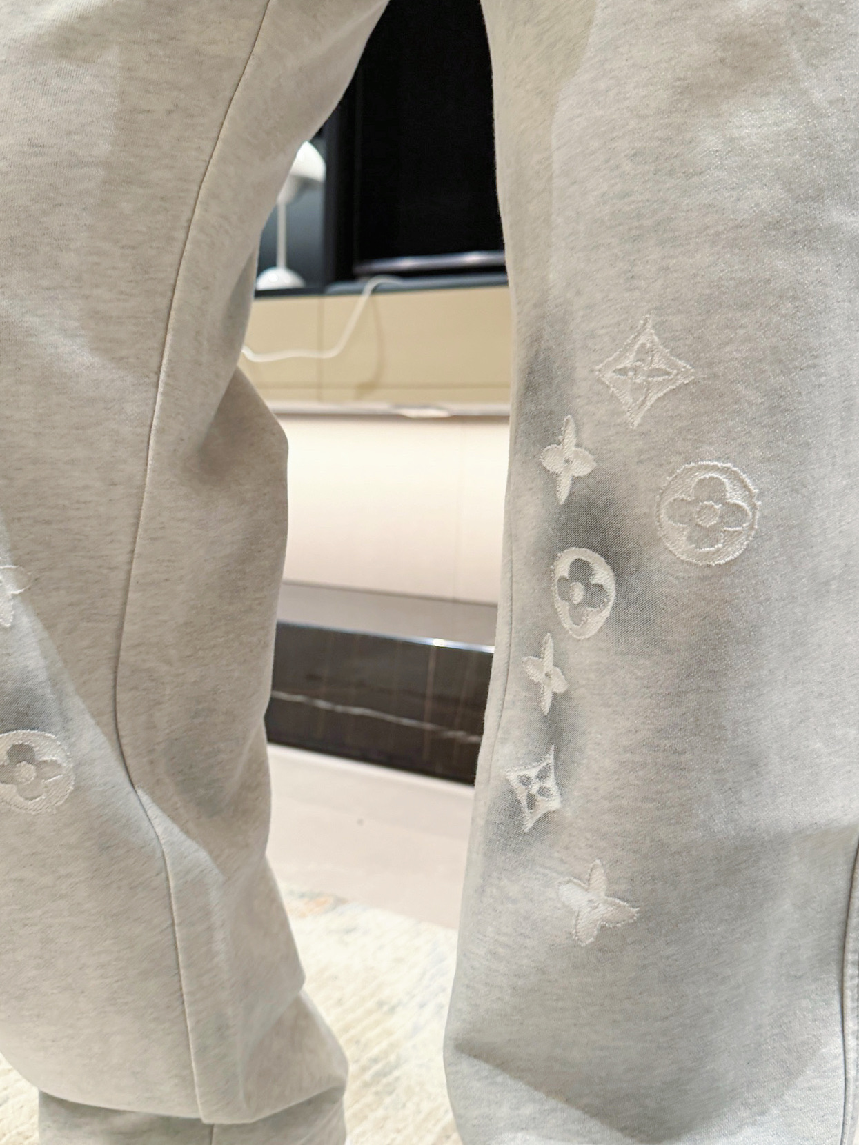 LV 顶级货品🐮 🆕2026春夏新款休闲裤！官网同步发售。品牌经典LOGO休闲裤 ，定制面料，舒适度极好