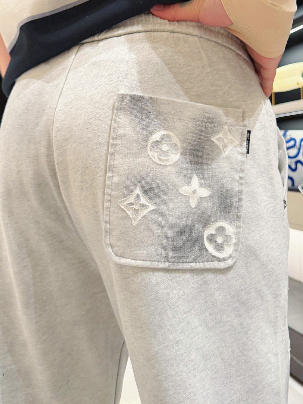 LV 顶级货品🐮 🆕2026春夏新款休闲裤！官网同步发售。品牌经典LOGO休闲裤 ，定制面料，舒适度极好