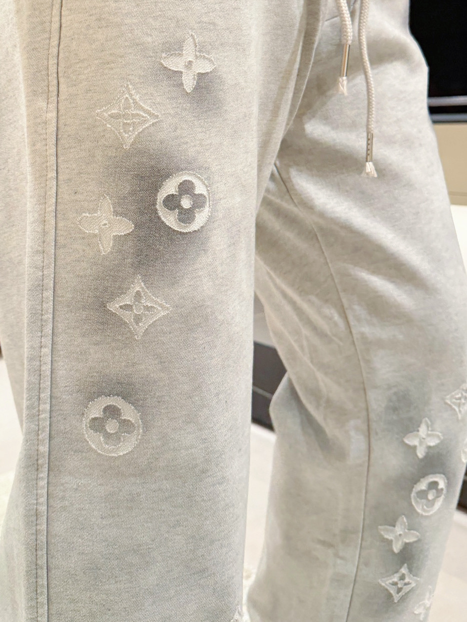 LV 顶级货品🐮 🆕2026春夏新款休闲裤！官网同步发售。品牌经典LOGO休闲裤 ，定制面料，舒适度极好