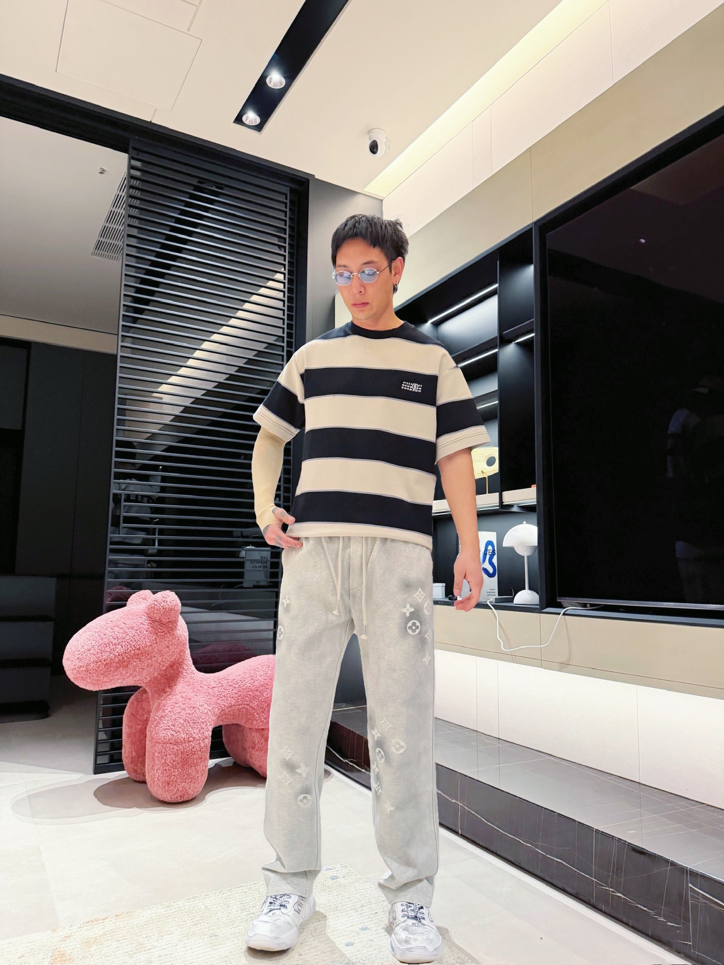 LV 顶级货品🐮 🆕2026春夏新款休闲裤！官网同步发售。品牌经典LOGO休闲裤 ，定制面料，舒适度极好