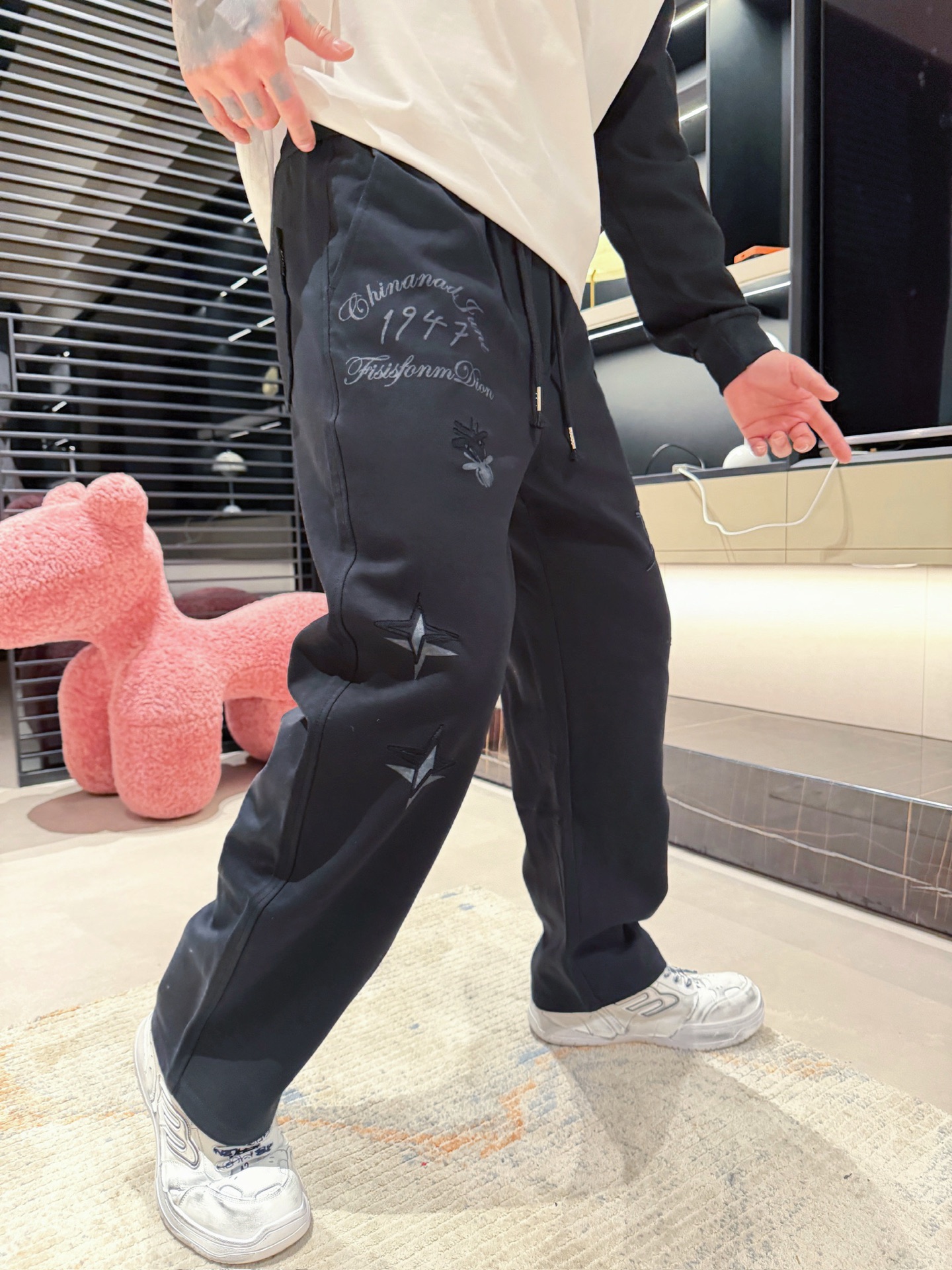 迪奥 顶级货品🐮 🆕2026春夏新款休闲裤！官网同步发售。品牌经典LOGO休闲裤 ，定制面料，舒适度极好