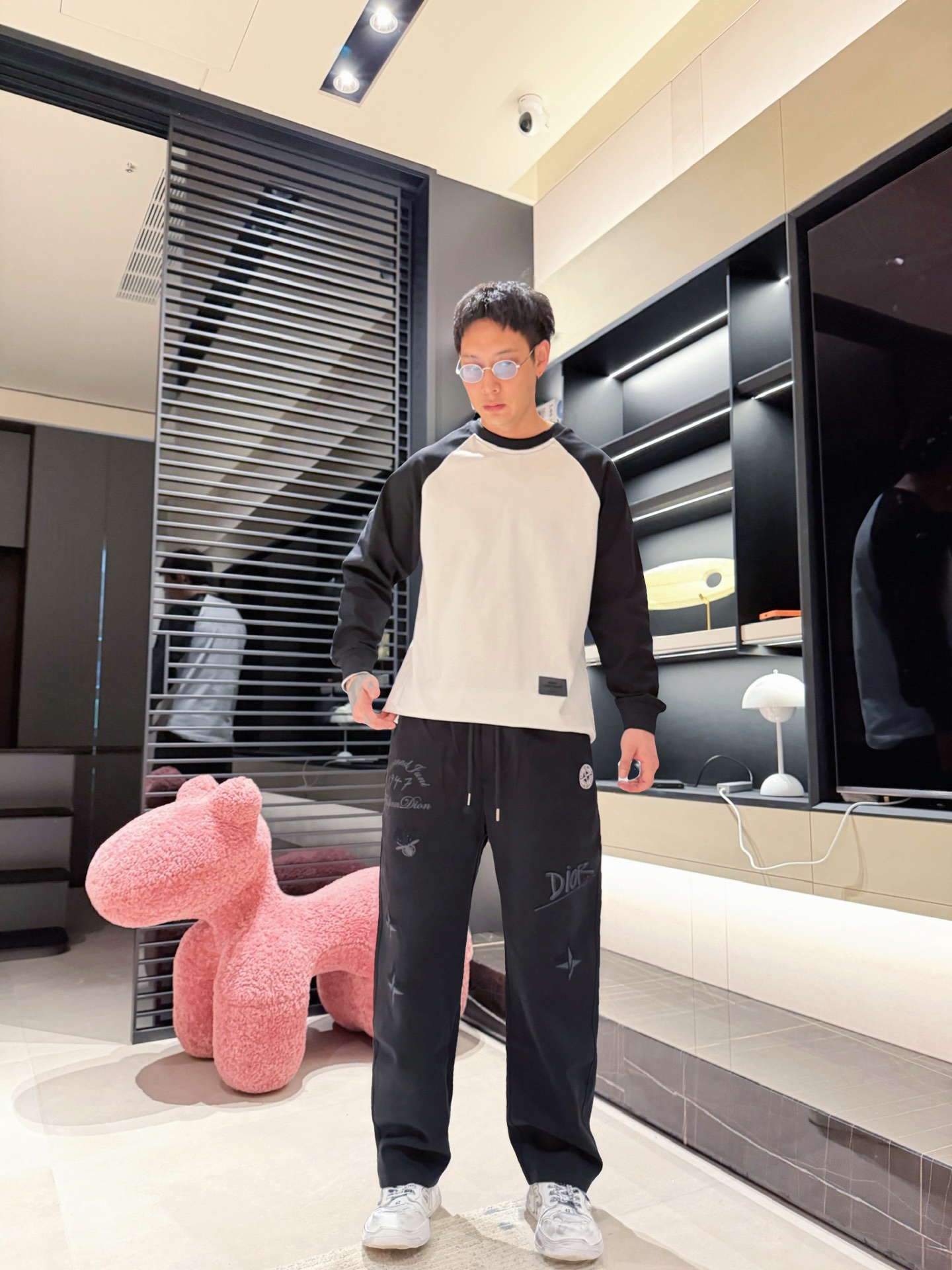 迪奥 顶级货品🐮 🆕2026春夏新款休闲裤！官网同步发售。品牌经典LOGO休闲裤 ，定制面料，舒适度极好