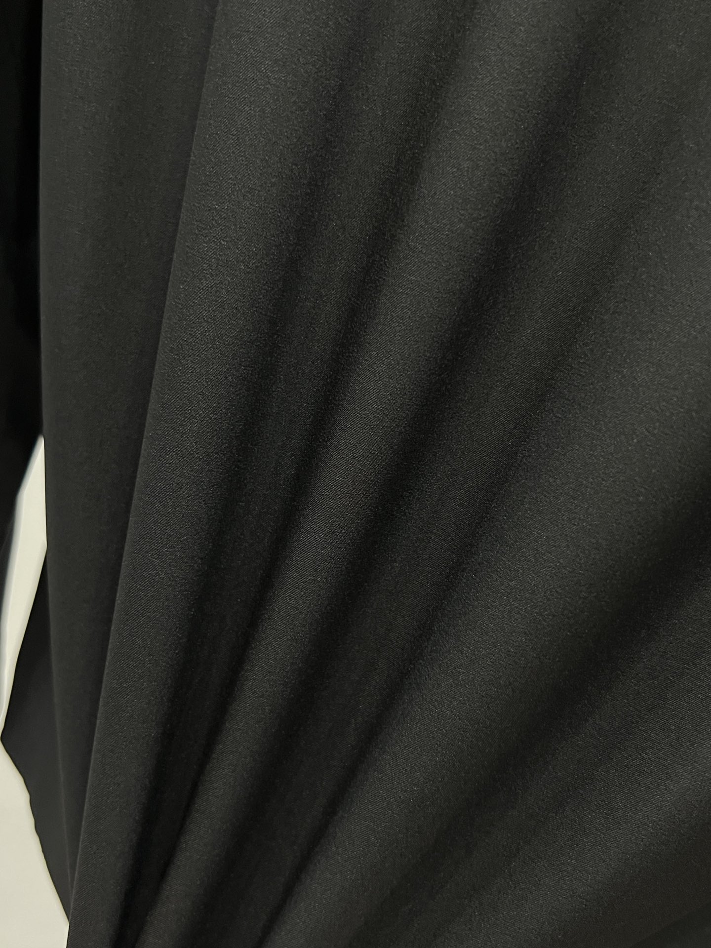 P145  川久保玲长袖衬衫系列 2024ss官网新款长袖 衬衫 衬衣，精美工艺 高端版本，专柜定制面料 透气舒适度高，精工制作，细节处理完美无可挑剔，✅定制logo刻字纽扣，三标齐全。品牌元素设计理念，体现高品质。手感细腻柔软！呈现休闲裁剪，上身版型超赞！码数：s-xl