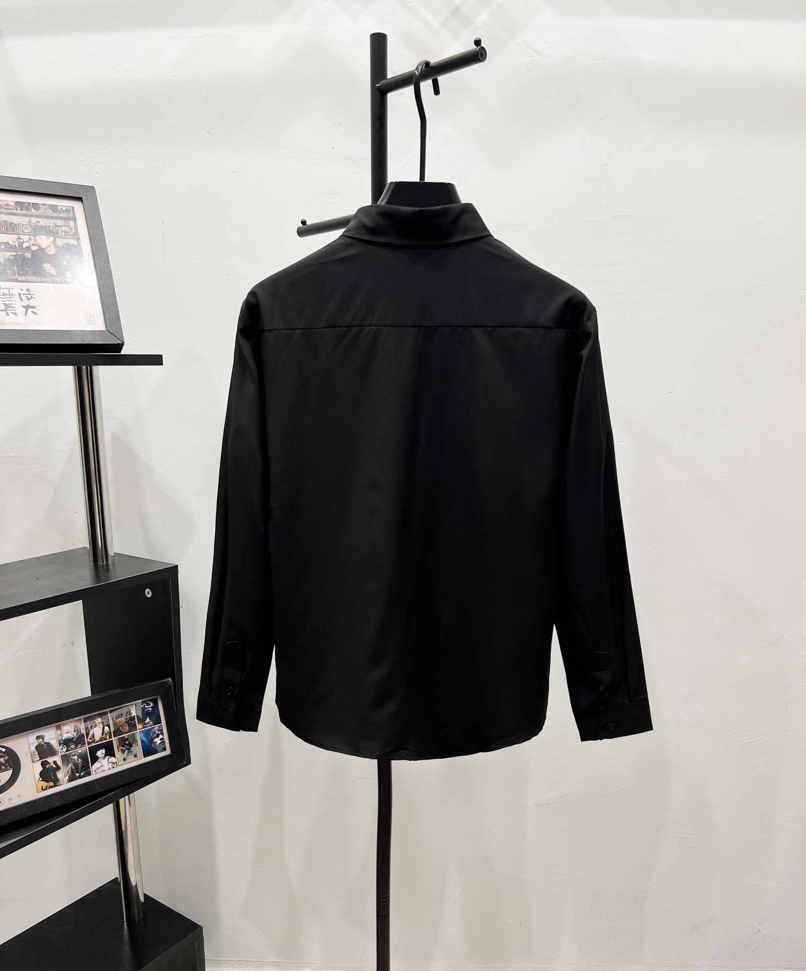 P145  川久保玲长袖衬衫系列 2024ss官网新款长袖 衬衫 衬衣，精美工艺 高端版本，专柜定制面料 透气舒适度高，精工制作，细节处理完美无可挑剔，✅定制logo刻字纽扣，三标齐全。品牌元素设计理念，体现高品质。手感细腻柔软！呈现休闲裁剪，上身版型超赞！码数：s-xl