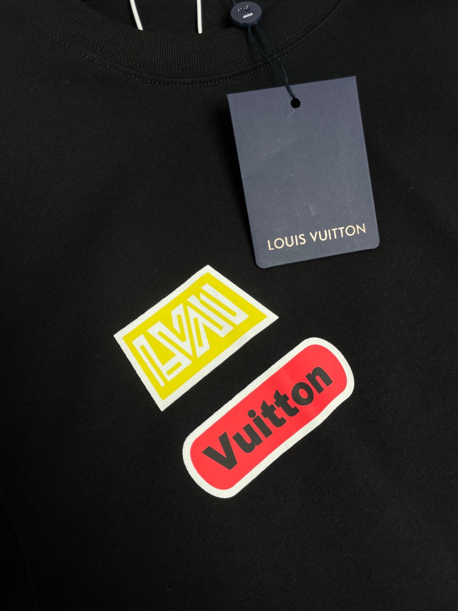 LouisVuitton*路易威登标识印花纯棉T恤本款T恤契合当季沙漠机车运动精神将LVM和Vuitto