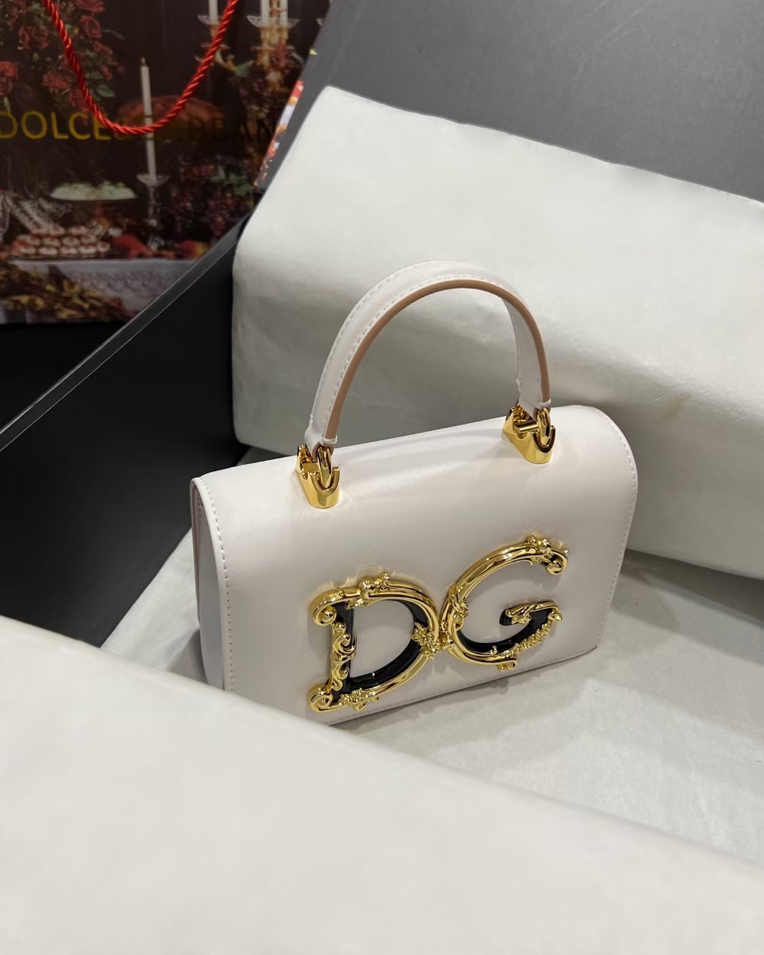 New💥Dolce & Gabban杜嘉班纳💫采用进口牛皮，品牌典范之作🌟现以全新精巧版本焕新呈现，可轻