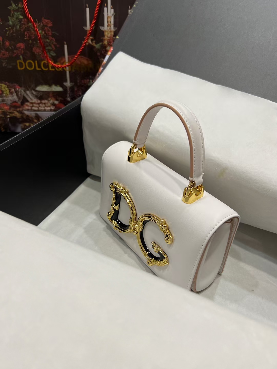 New💥Dolce & Gabban杜嘉班纳💫采用进口牛皮，品牌典范之作🌟现以全新精巧版本焕新呈现，可轻