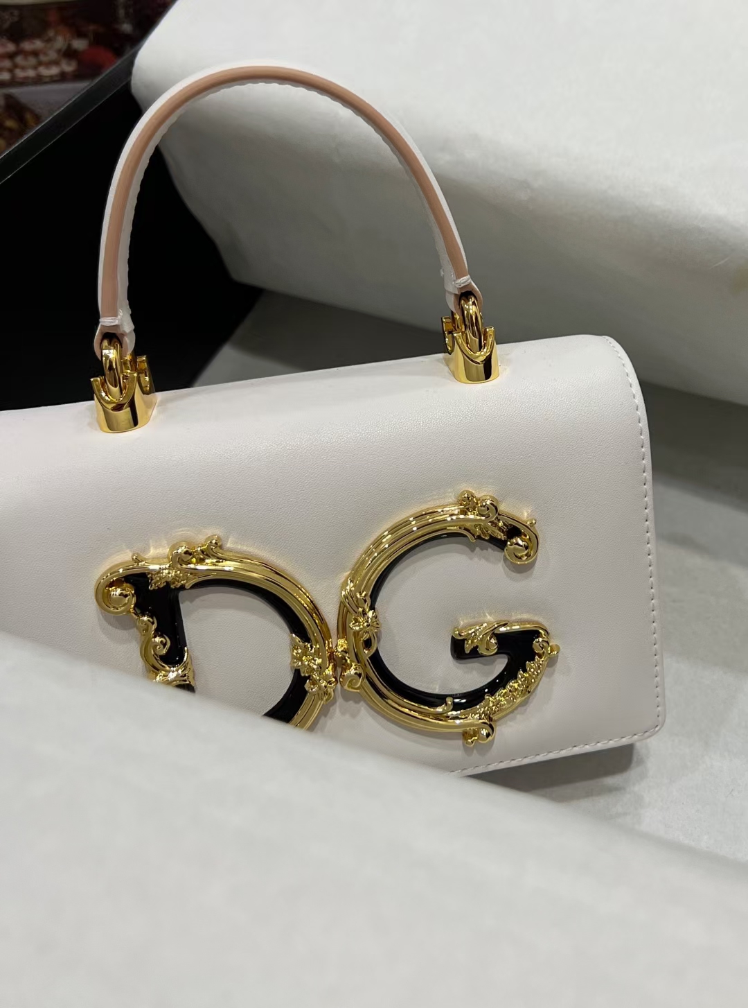 New💥Dolce & Gabban杜嘉班纳💫采用进口牛皮，品牌典范之作🌟现以全新精巧版本焕新呈现，可轻