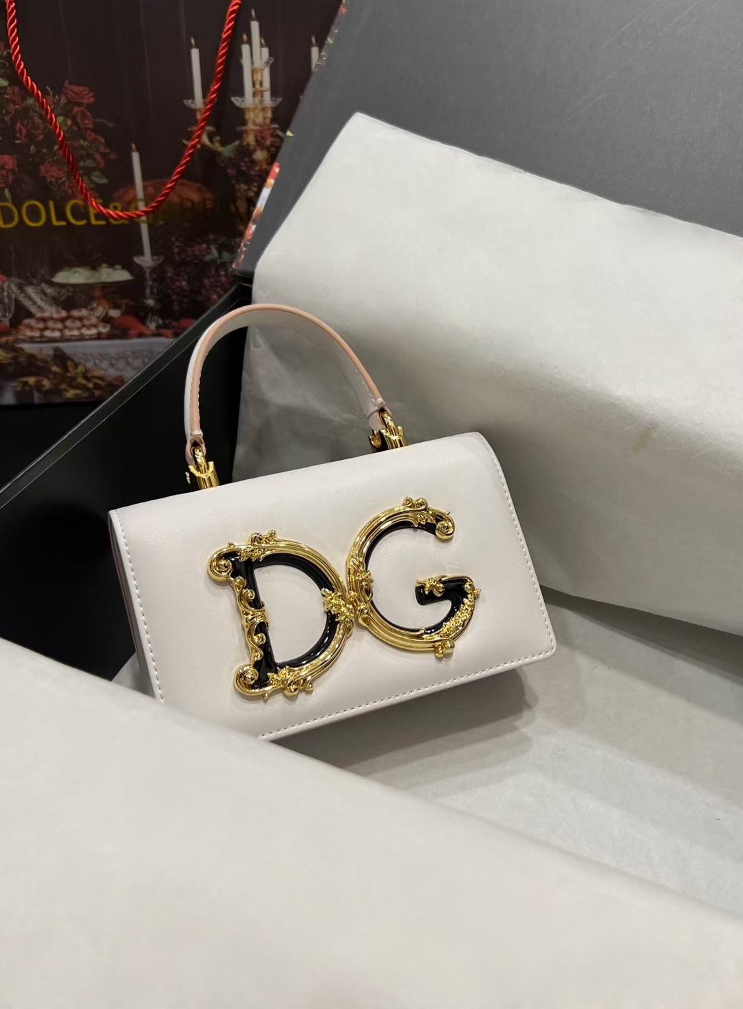 New💥Dolce & Gabban杜嘉班纳💫采用进口牛皮，品牌典范之作🌟现以全新精巧版本焕新呈现，可轻