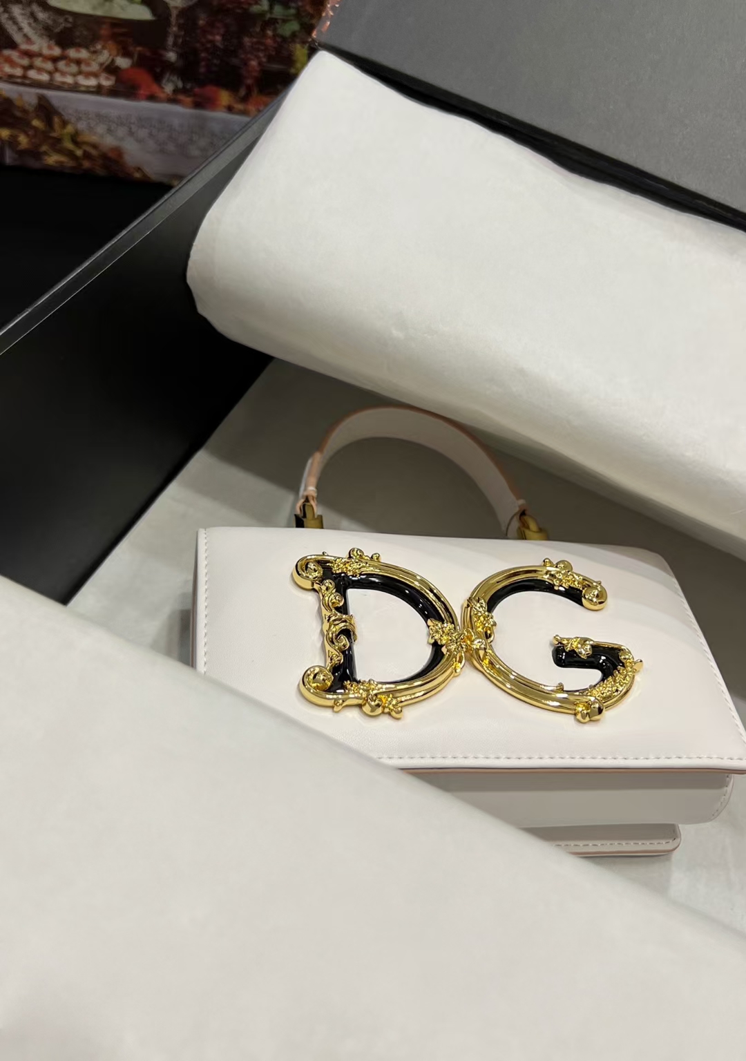 New💥Dolce & Gabban杜嘉班纳💫采用进口牛皮，品牌典范之作🌟现以全新精巧版本焕新呈现，可轻