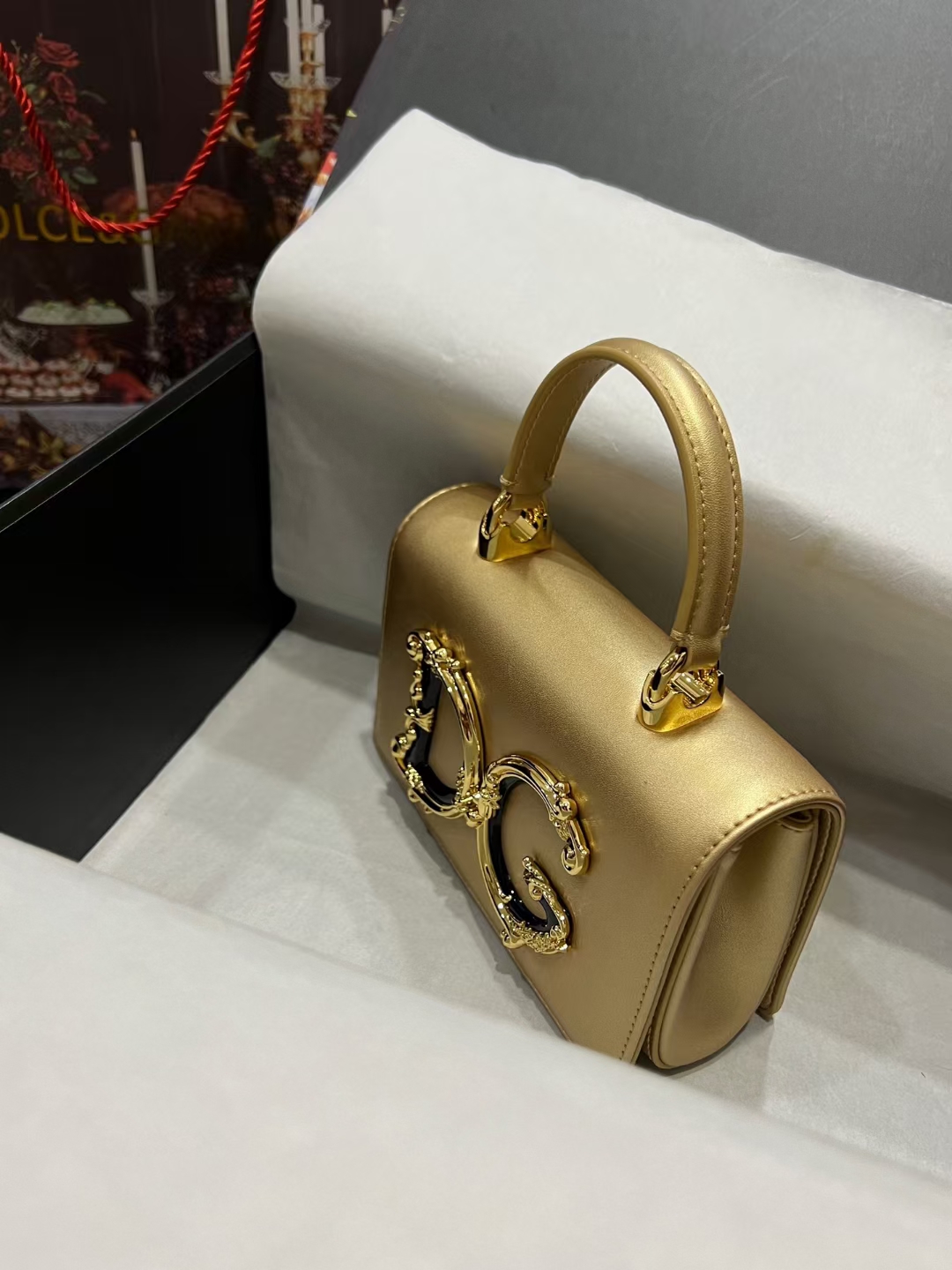 New💥Dolce & Gabban杜嘉班纳💫采用进口牛皮，品牌典范之作🌟现以全新精巧版本焕新呈现，可轻