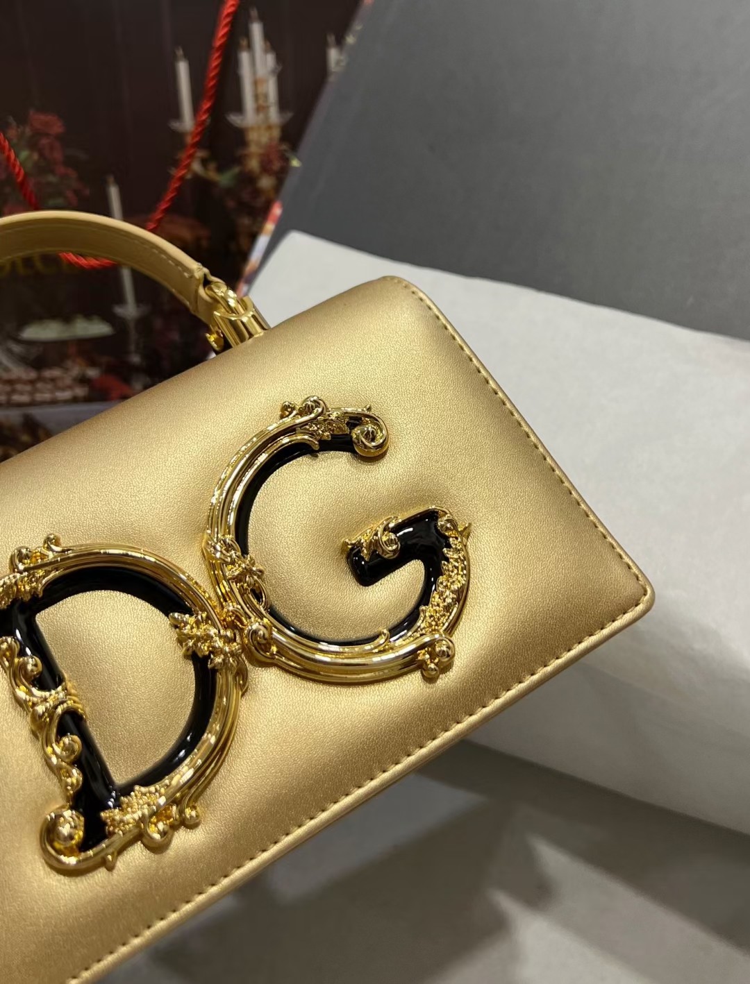 New💥Dolce & Gabban杜嘉班纳💫采用进口牛皮，品牌典范之作🌟现以全新精巧版本焕新呈现，可轻