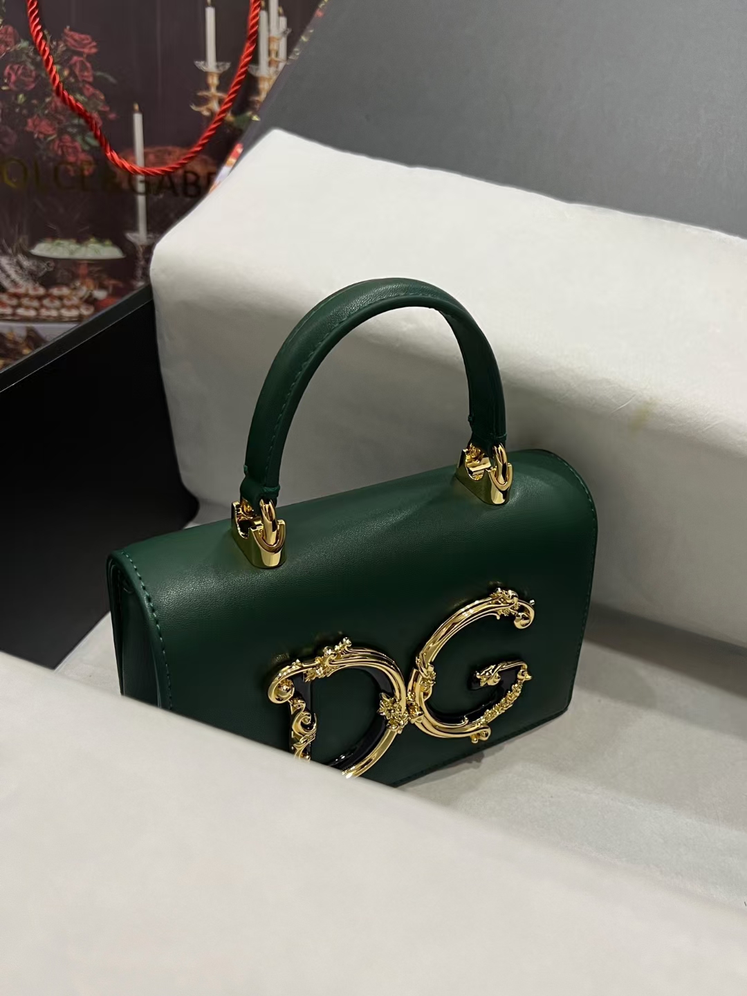 New💥Dolce & Gabban杜嘉班纳💫采用进口牛皮，品牌典范之作🌟现以全新精巧版本焕新呈现，可轻