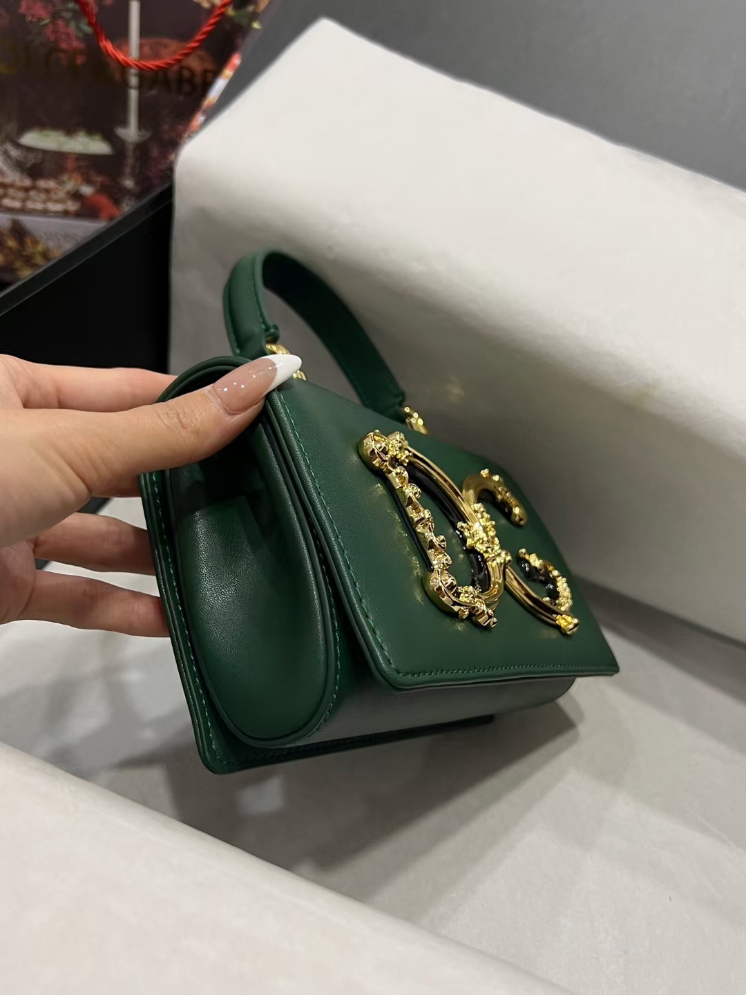 New💥Dolce & Gabban杜嘉班纳💫采用进口牛皮，品牌典范之作🌟现以全新精巧版本焕新呈现，可轻