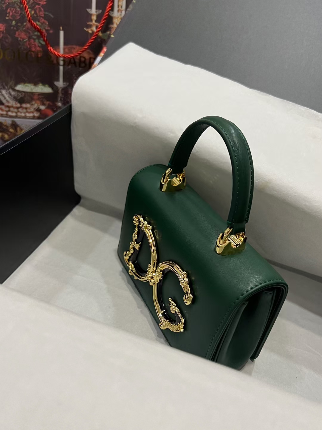 New💥Dolce & Gabban杜嘉班纳💫采用进口牛皮，品牌典范之作🌟现以全新精巧版本焕新呈现，可轻