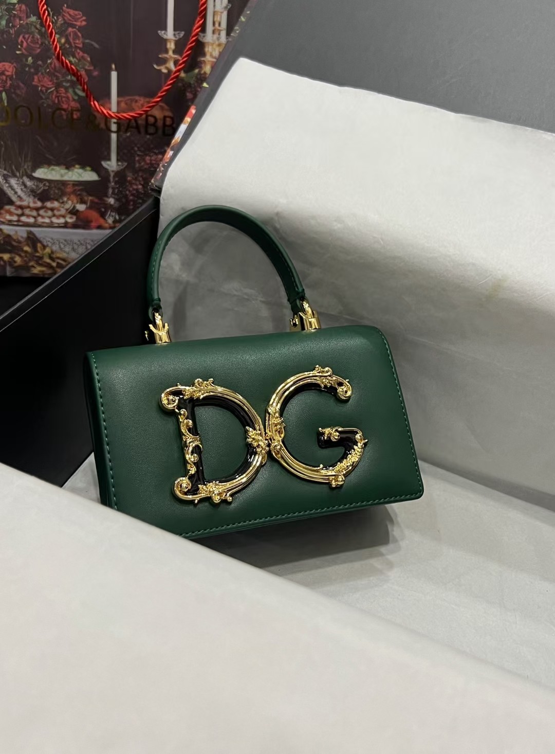 New💥Dolce & Gabban杜嘉班纳💫采用进口牛皮，品牌典范之作🌟现以全新精巧版本焕新呈现，可轻