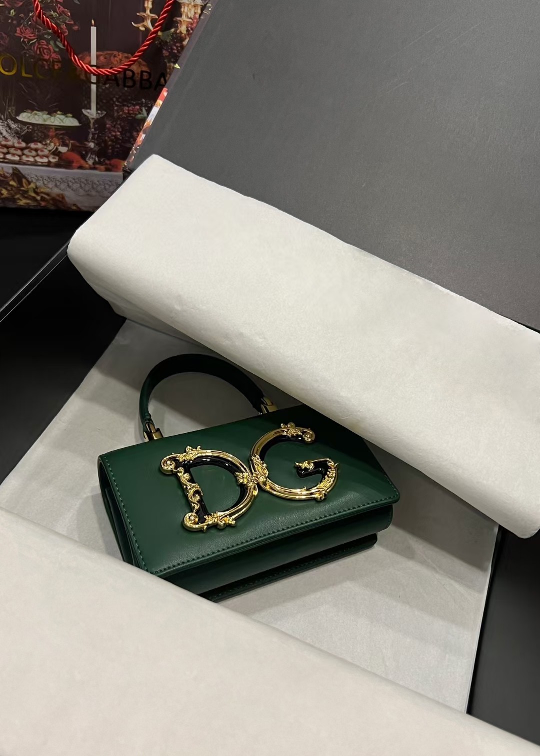New💥Dolce & Gabban杜嘉班纳💫采用进口牛皮，品牌典范之作🌟现以全新精巧版本焕新呈现，可轻