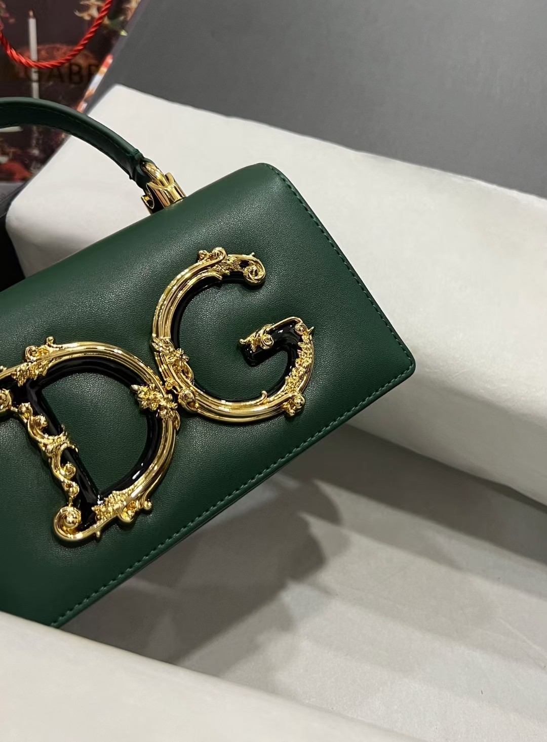 New💥Dolce & Gabban杜嘉班纳💫采用进口牛皮，品牌典范之作🌟现以全新精巧版本焕新呈现，可轻