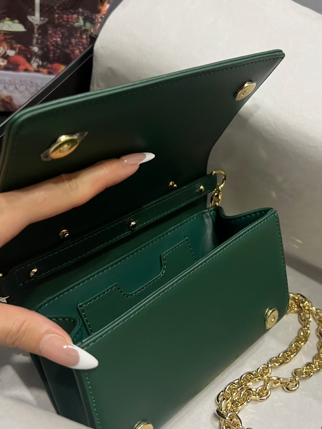 New💥Dolce & Gabban杜嘉班纳💫采用进口牛皮，品牌典范之作🌟现以全新精巧版本焕新呈现，可轻