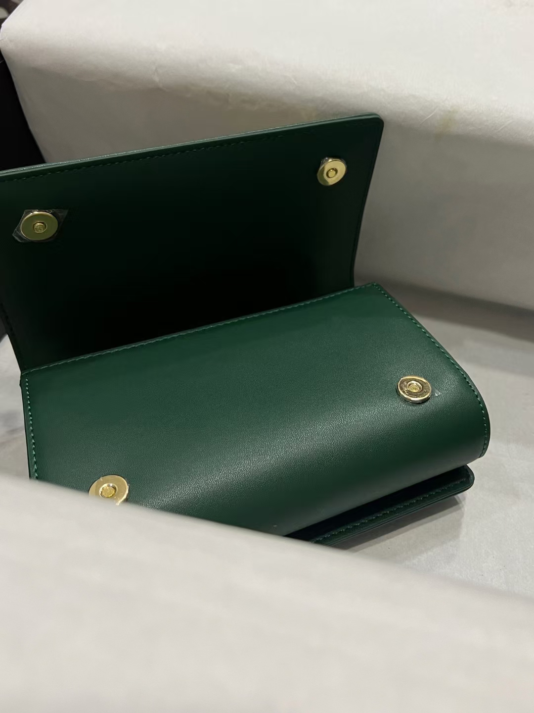 New💥Dolce & Gabban杜嘉班纳💫采用进口牛皮，品牌典范之作🌟现以全新精巧版本焕新呈现，可轻