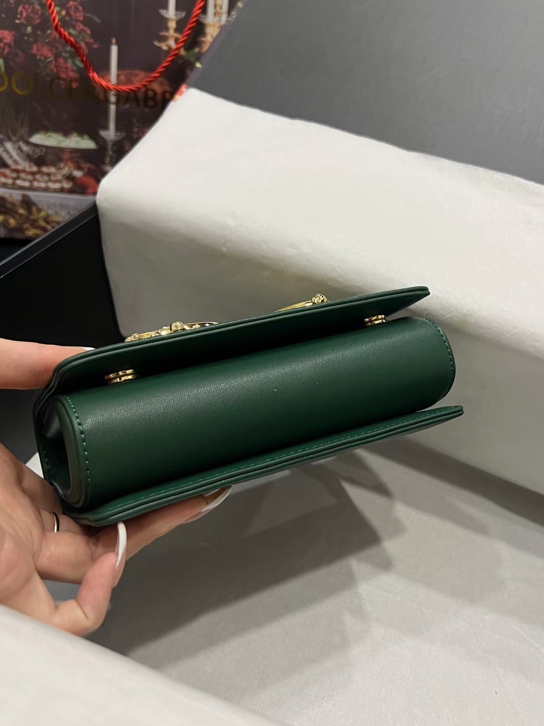 New💥Dolce & Gabban杜嘉班纳💫采用进口牛皮，品牌典范之作🌟现以全新精巧版本焕新呈现，可轻