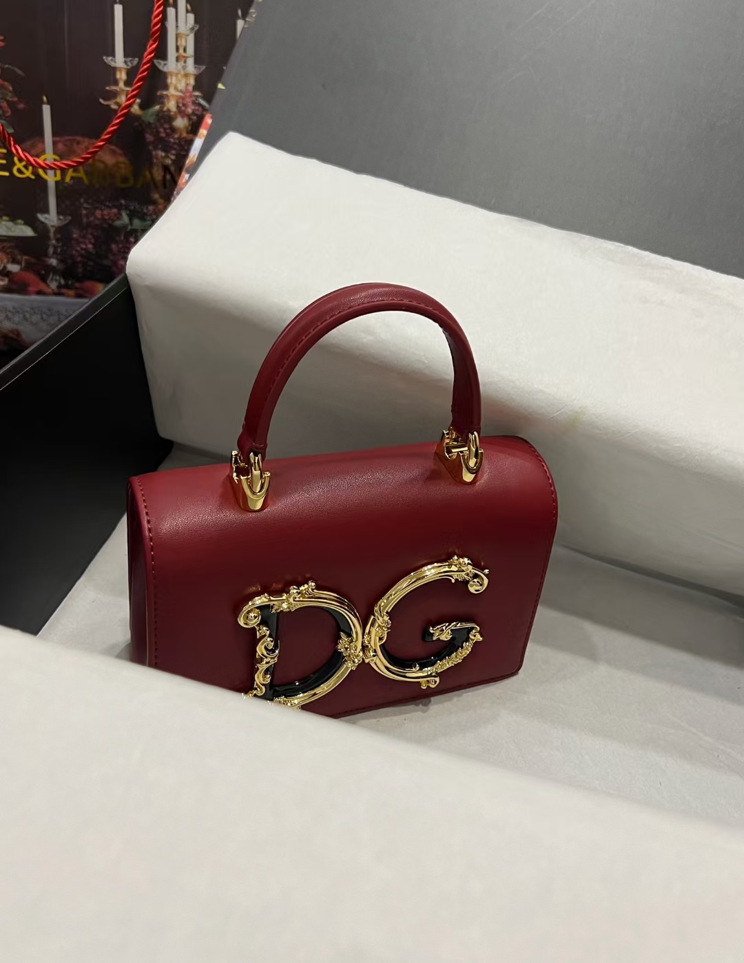 New💥Dolce & Gabban杜嘉班纳💫采用进口牛皮，品牌典范之作🌟现以全新精巧版本焕新呈现，可轻