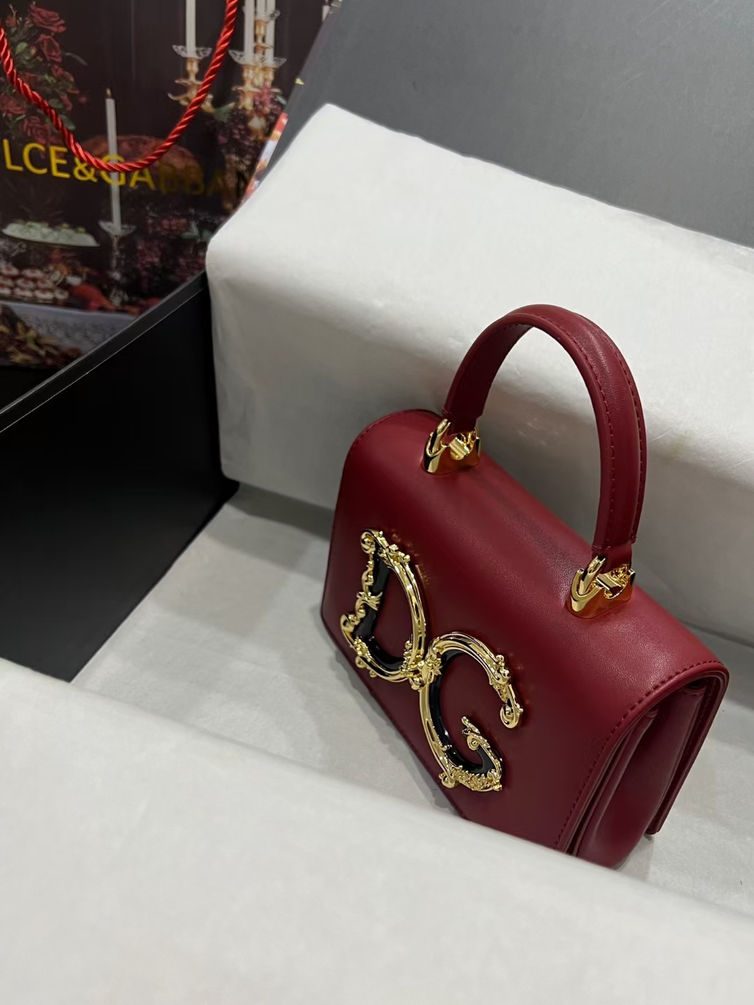 New💥Dolce & Gabban杜嘉班纳💫采用进口牛皮，品牌典范之作🌟现以全新精巧版本焕新呈现，可轻