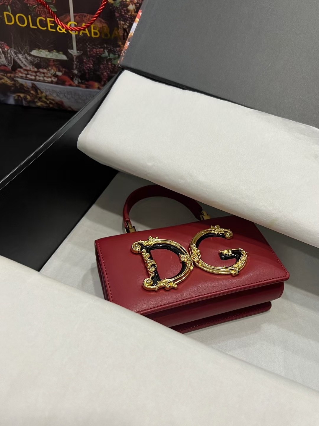 New💥Dolce & Gabban杜嘉班纳💫采用进口牛皮，品牌典范之作🌟现以全新精巧版本焕新呈现，可轻