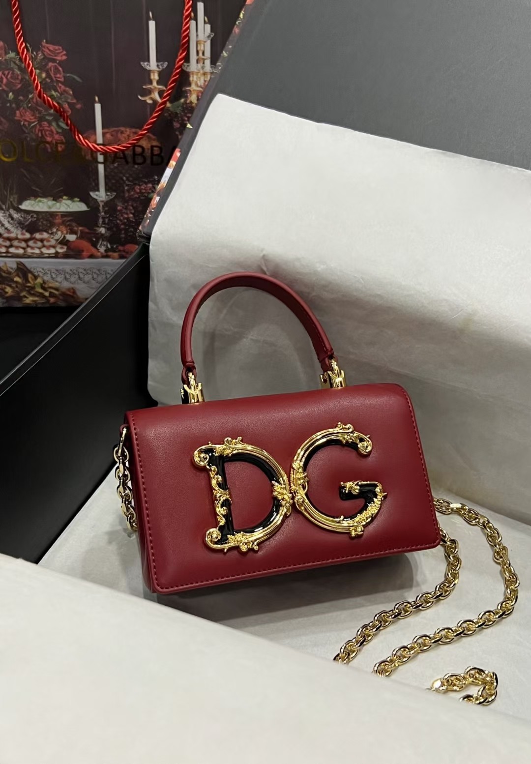 New💥Dolce & Gabban杜嘉班纳💫采用进口牛皮，品牌典范之作🌟现以全新精巧版本焕新呈现，可轻