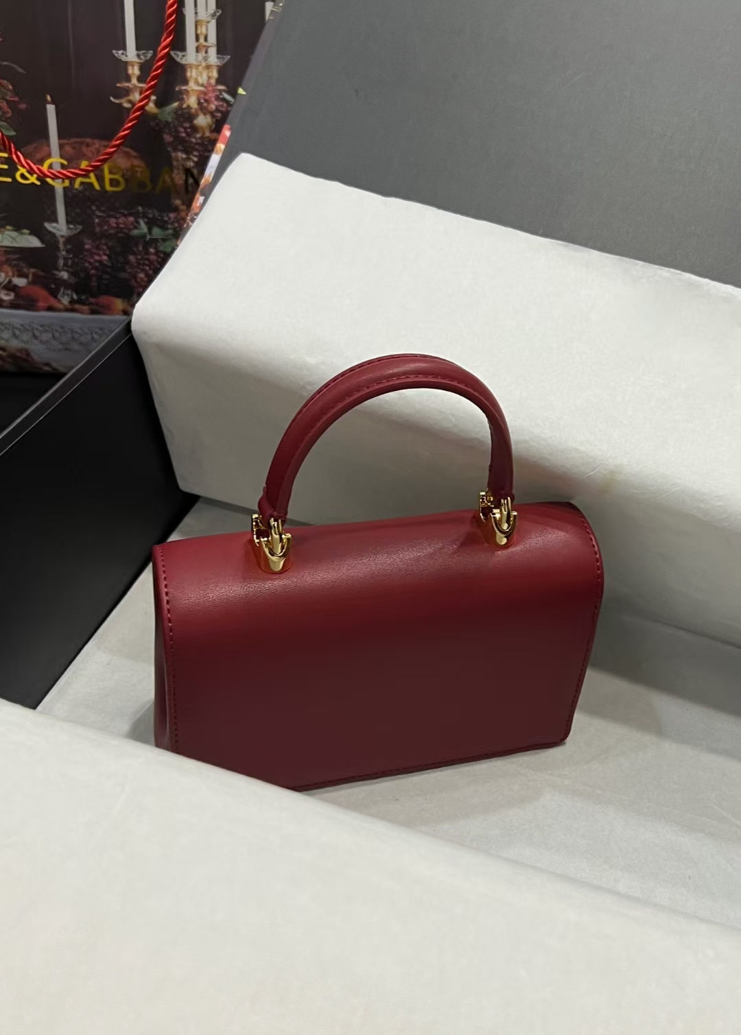 New💥Dolce & Gabban杜嘉班纳💫采用进口牛皮，品牌典范之作🌟现以全新精巧版本焕新呈现，可轻
