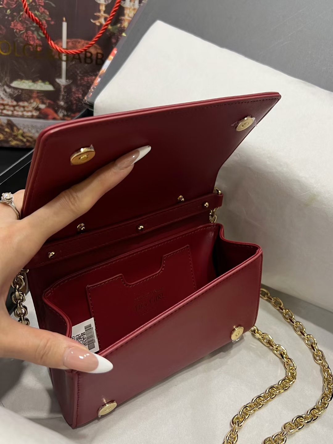 New💥Dolce & Gabban杜嘉班纳💫采用进口牛皮，品牌典范之作🌟现以全新精巧版本焕新呈现，可轻
