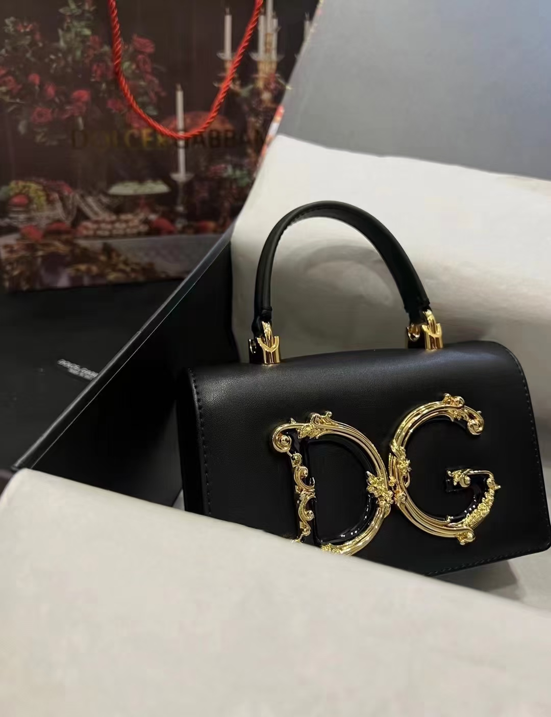 New💥Dolce & Gabban杜嘉班纳💫采用进口牛皮，品牌典范之作🌟现以全新精巧版本焕新呈现，可轻