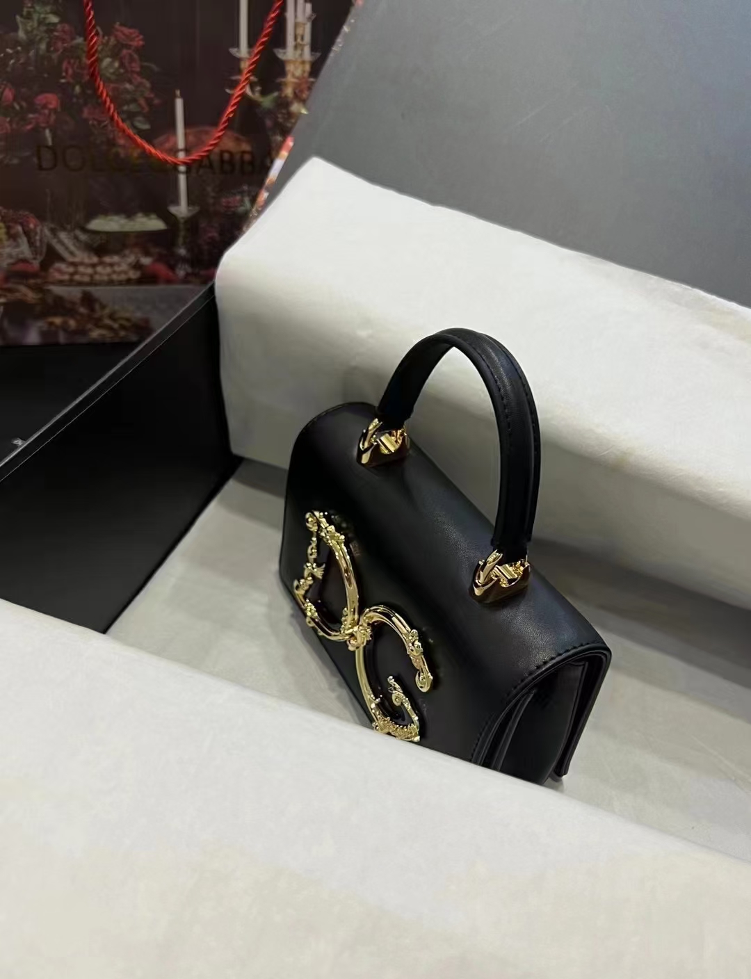 New💥Dolce & Gabban杜嘉班纳💫采用进口牛皮，品牌典范之作🌟现以全新精巧版本焕新呈现，可轻