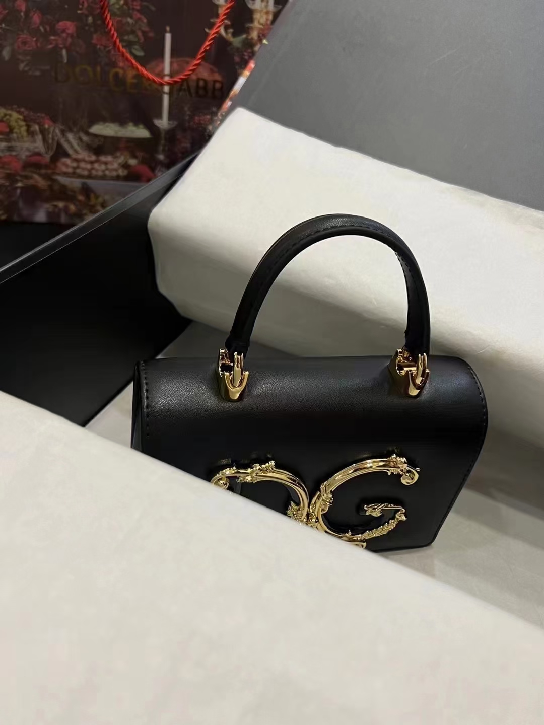 New💥Dolce & Gabban杜嘉班纳💫采用进口牛皮，品牌典范之作🌟现以全新精巧版本焕新呈现，可轻