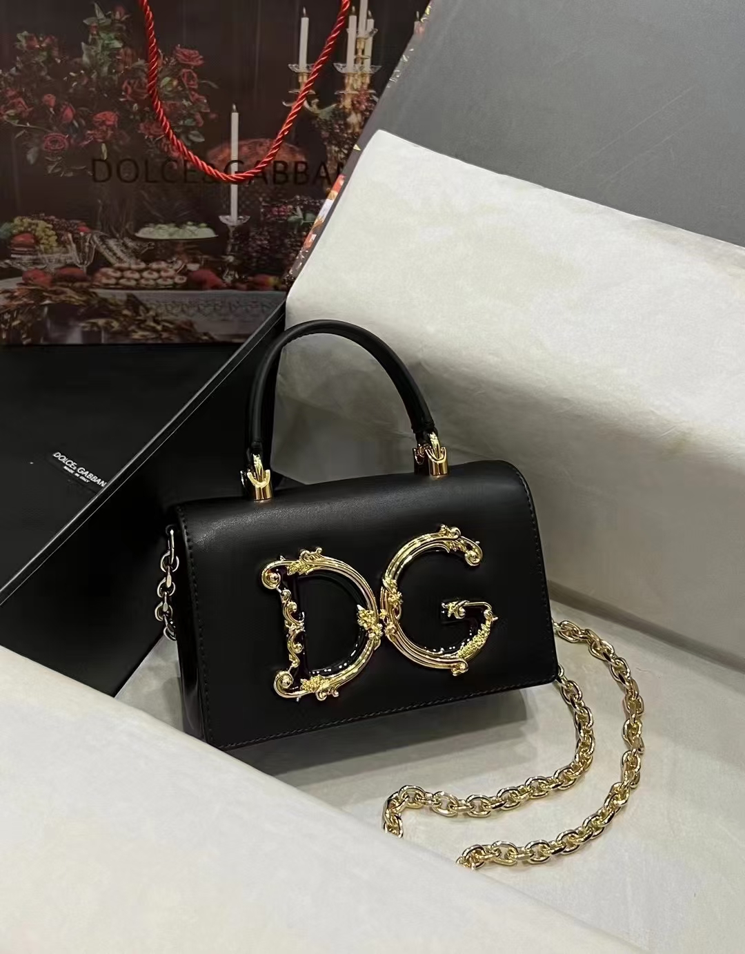 New💥Dolce & Gabban杜嘉班纳💫采用进口牛皮，品牌典范之作🌟现以全新精巧版本焕新呈现，可轻