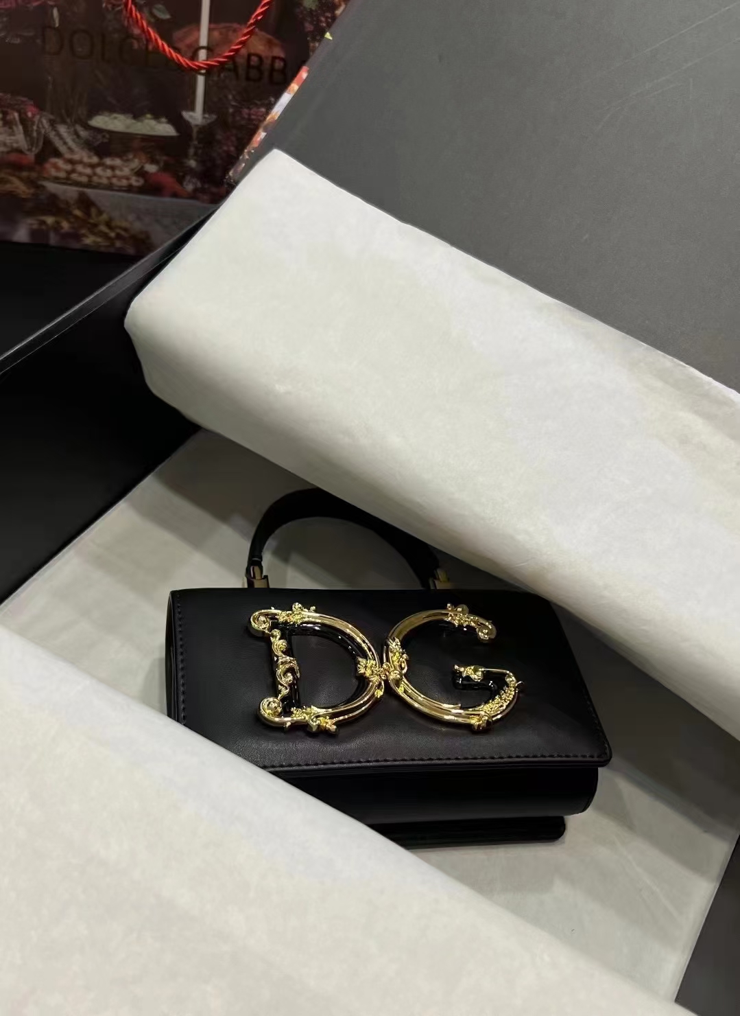 New💥Dolce & Gabban杜嘉班纳💫采用进口牛皮，品牌典范之作🌟现以全新精巧版本焕新呈现，可轻