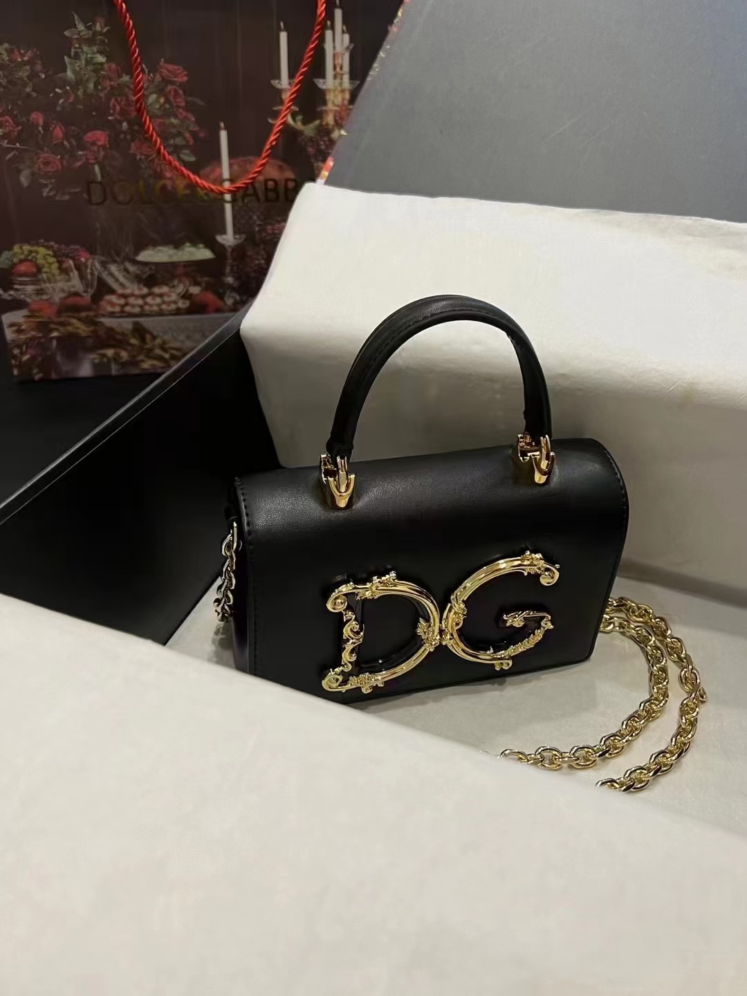 New💥Dolce & Gabban杜嘉班纳💫采用进口牛皮，品牌典范之作🌟现以全新精巧版本焕新呈现，可轻