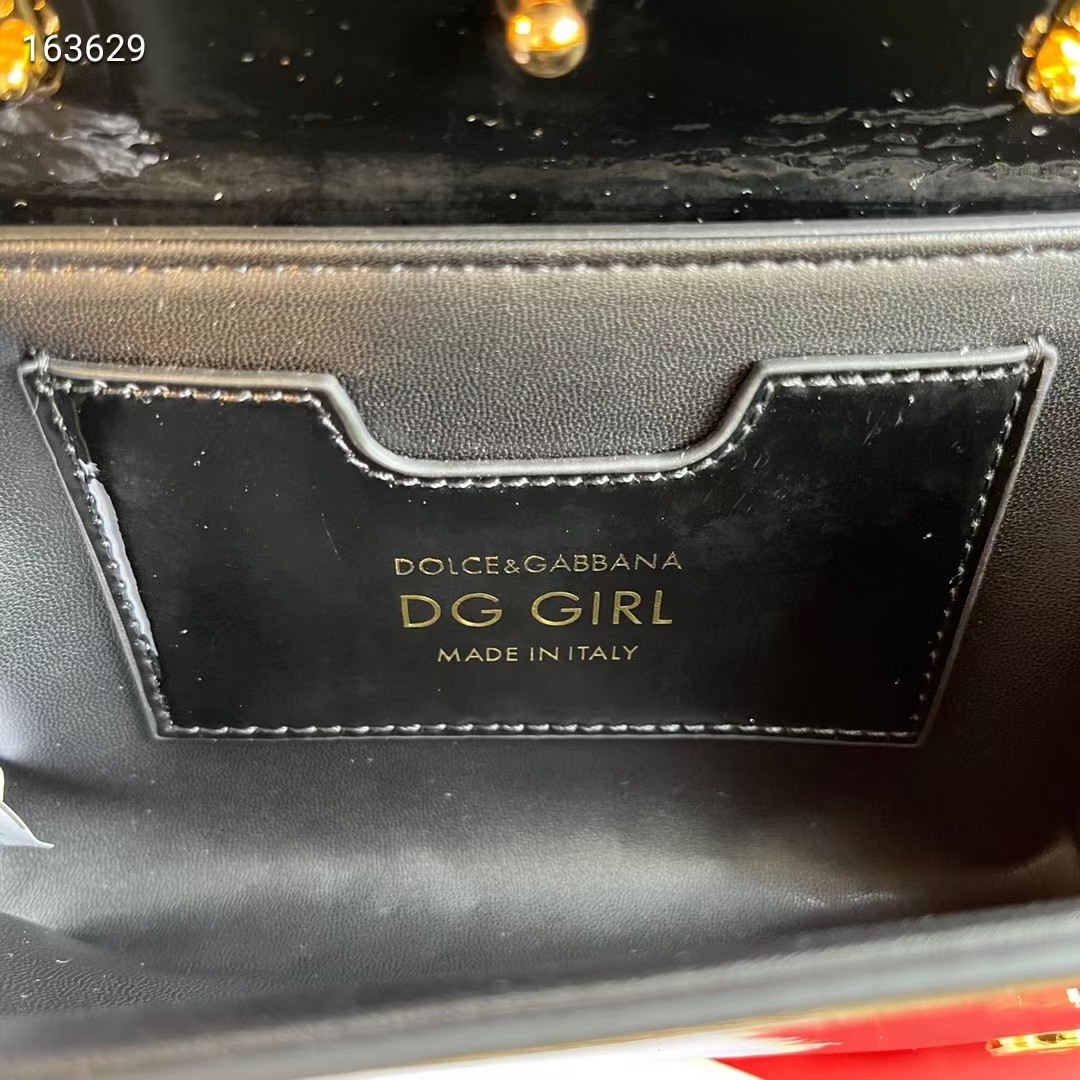 Dolce & Gabban杜嘉班纳💫漆皮，品牌典范之作🌟现以全新精巧版本焕新呈现，可轻松收纳常用物件，