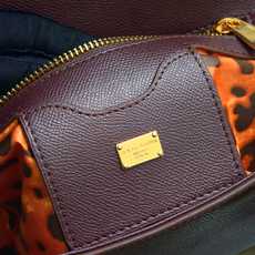 Dolce & Gabbana杜嘉班纳 👑时尚界一款铂金包👜每一次展现总有发热。 发光✨的亮点🎨 总让人 Dolce & Gabbana杜嘉班纳 👑时尚界一款铂金包👜每一次展现总有发热。 发光✨的亮点🎨 总让人