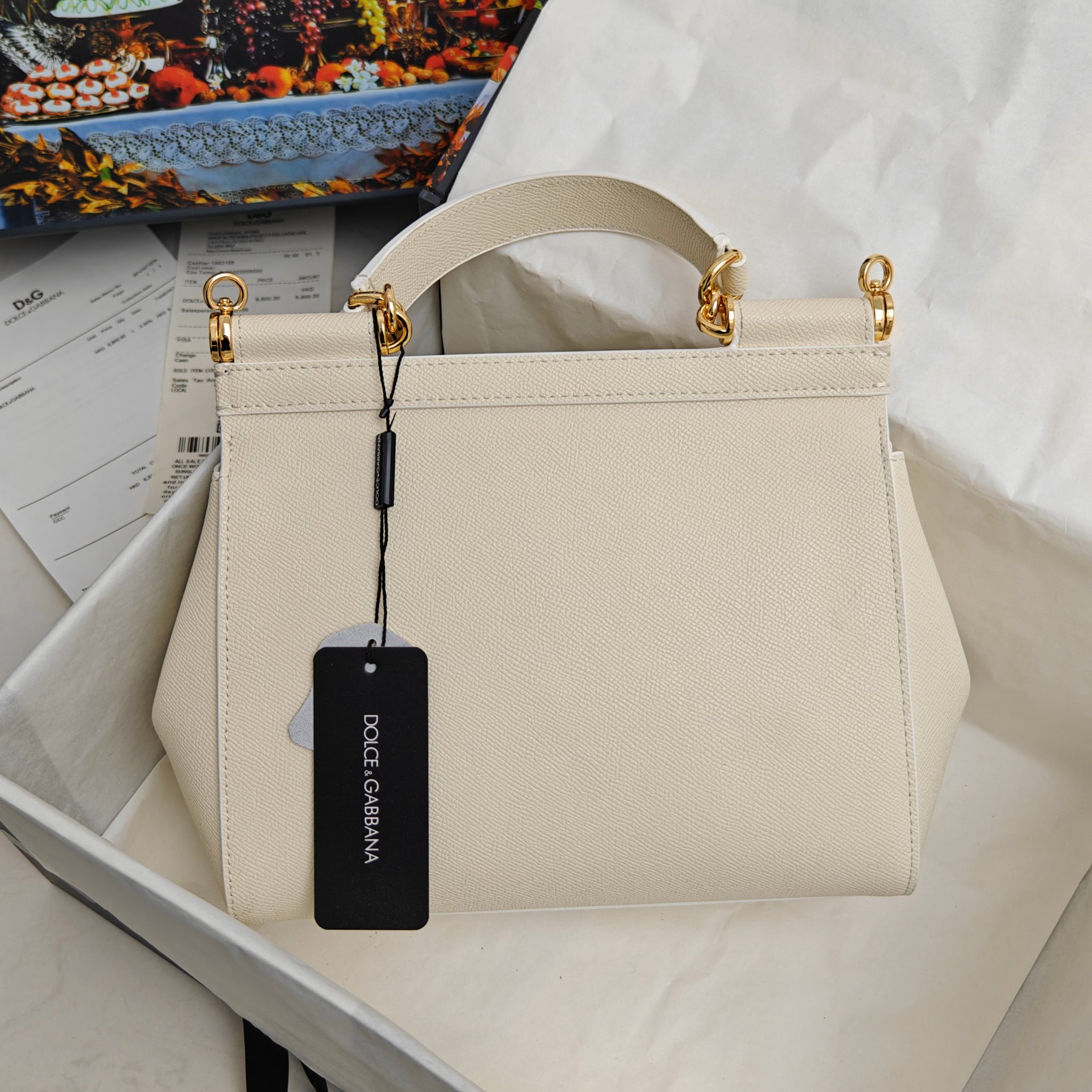 Dolce & Gabbana杜嘉班纳 👑时尚界一款铂金包👜每一次展现总有发热。 发光✨的亮点🎨 总让人