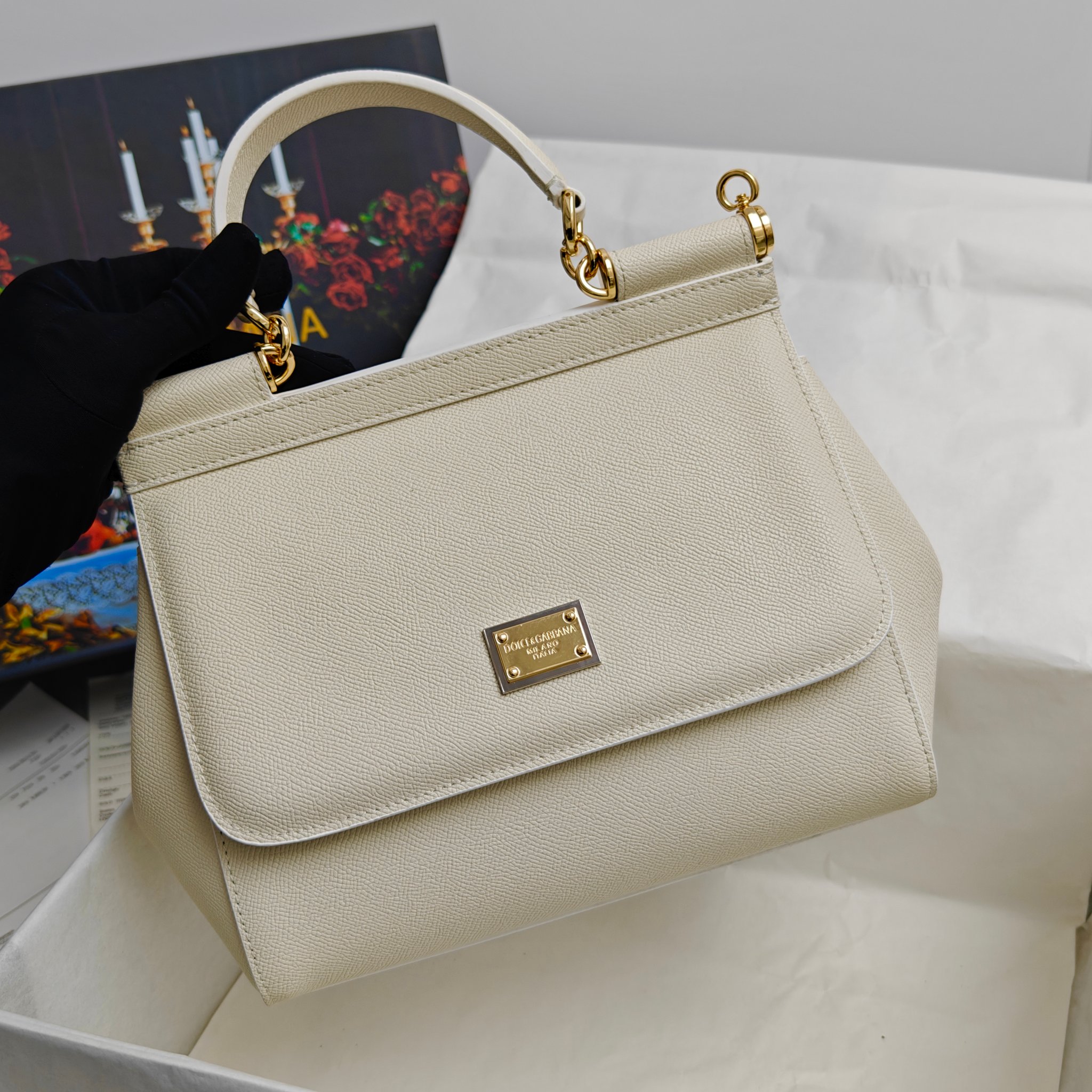 Dolce & Gabbana杜嘉班纳 👑时尚界一款铂金包👜每一次展现总有发热。 发光✨的亮点🎨 总让人