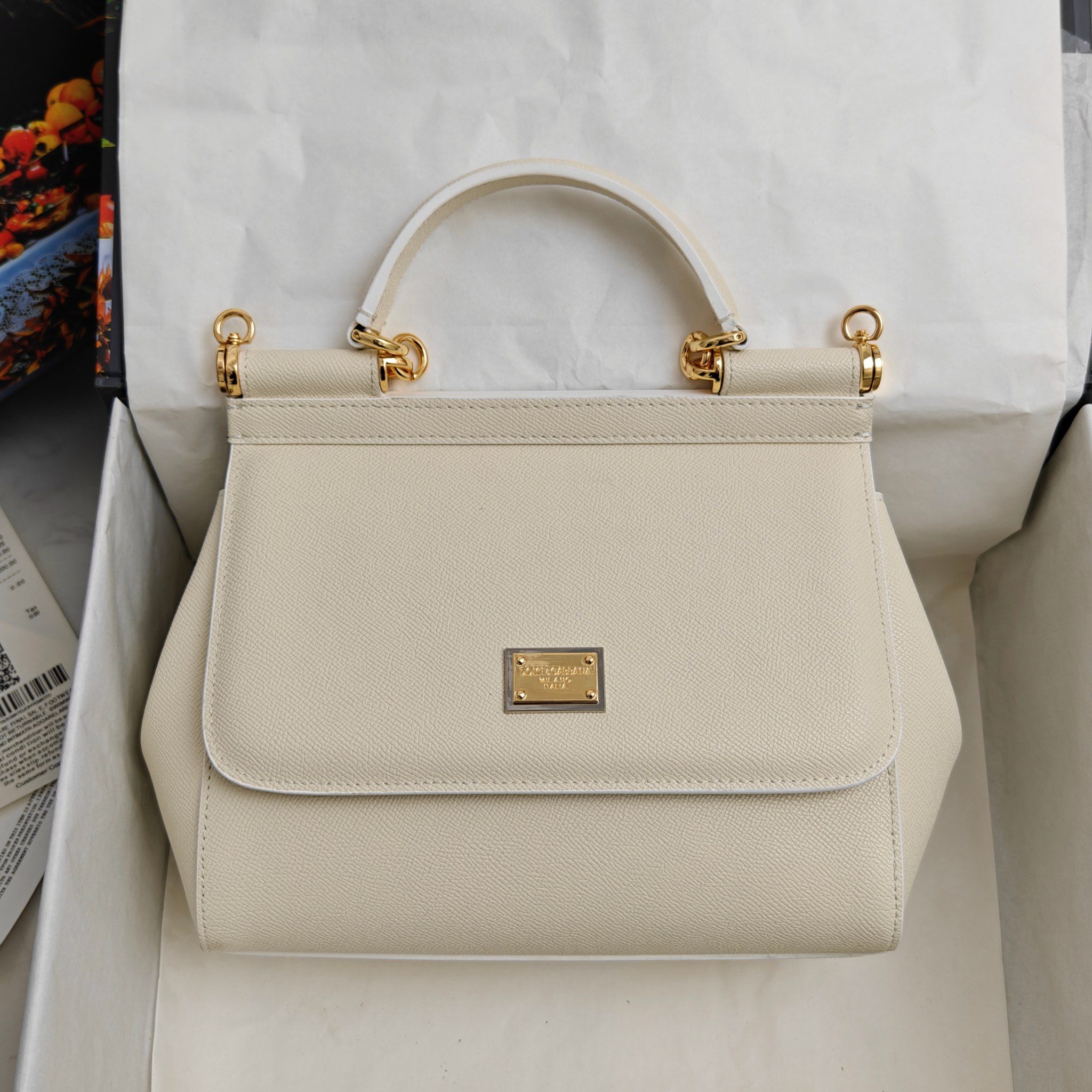 Dolce & Gabbana杜嘉班纳 👑时尚界一款铂金包👜每一次展现总有发热。 发光✨的亮点🎨 总让人