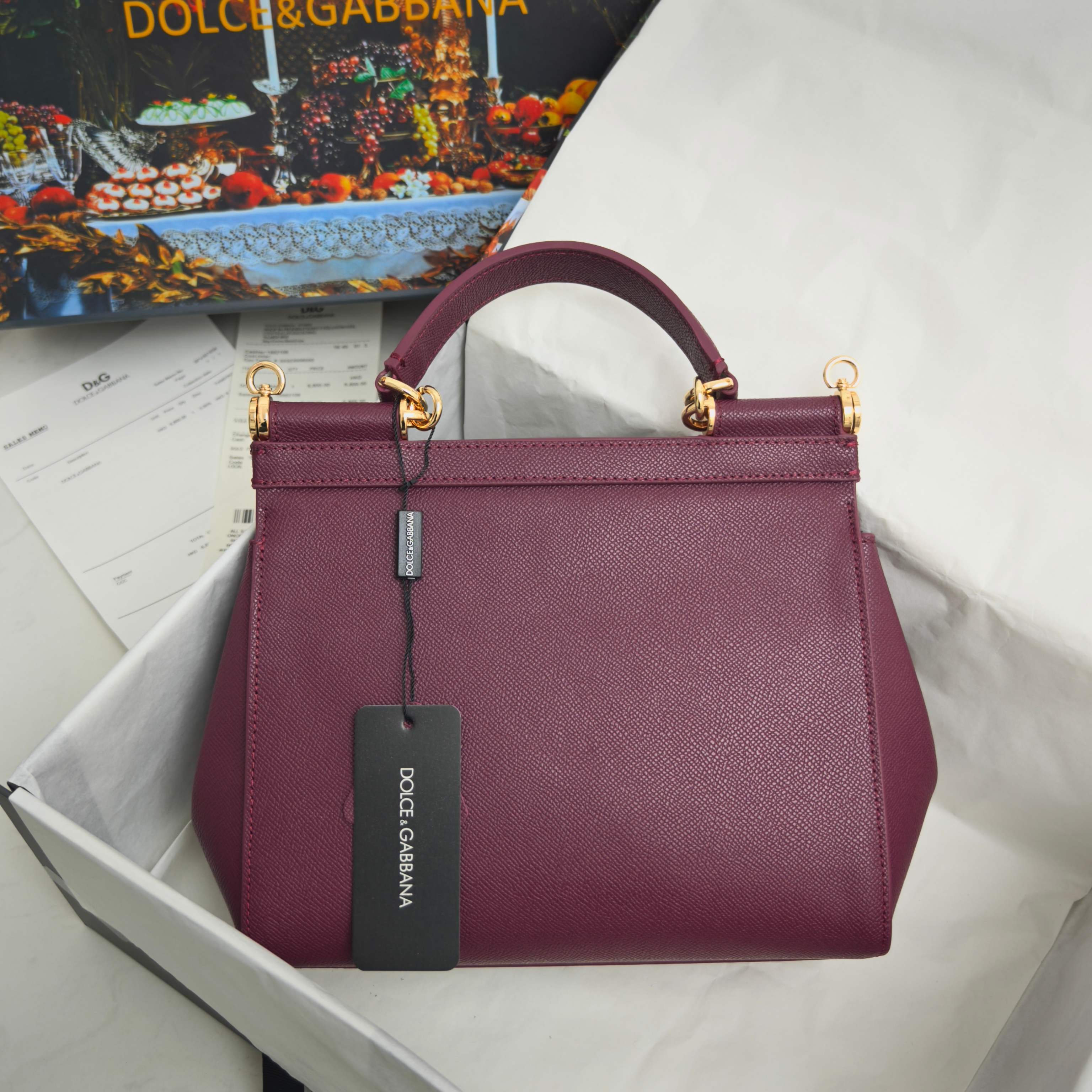 Dolce & Gabbana杜嘉班纳 👑时尚界一款铂金包👜每一次展现总有发热。 发光✨的亮点🎨 总让人